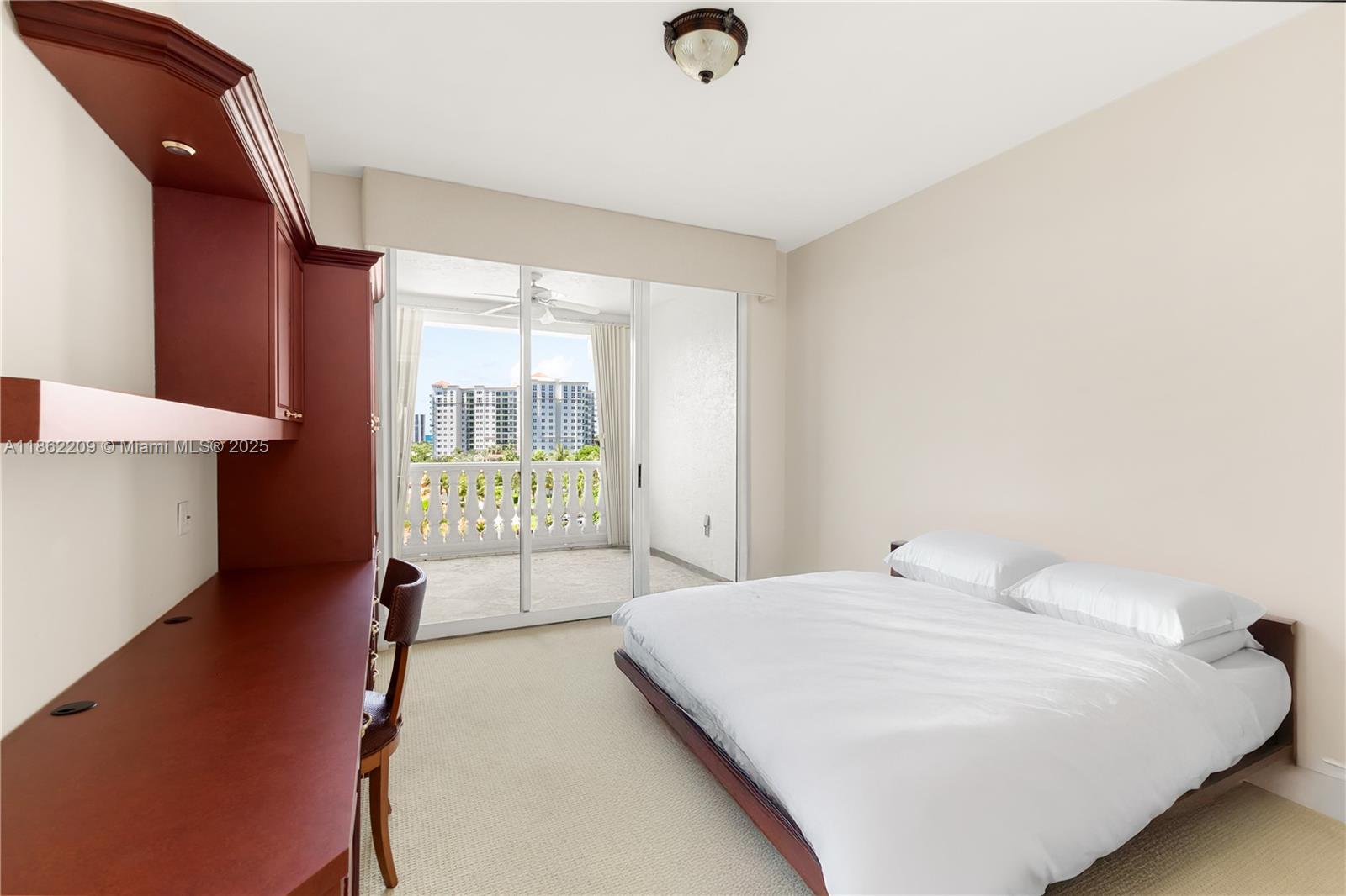 BELLA VISTA MID-RISE SOUT - Residential