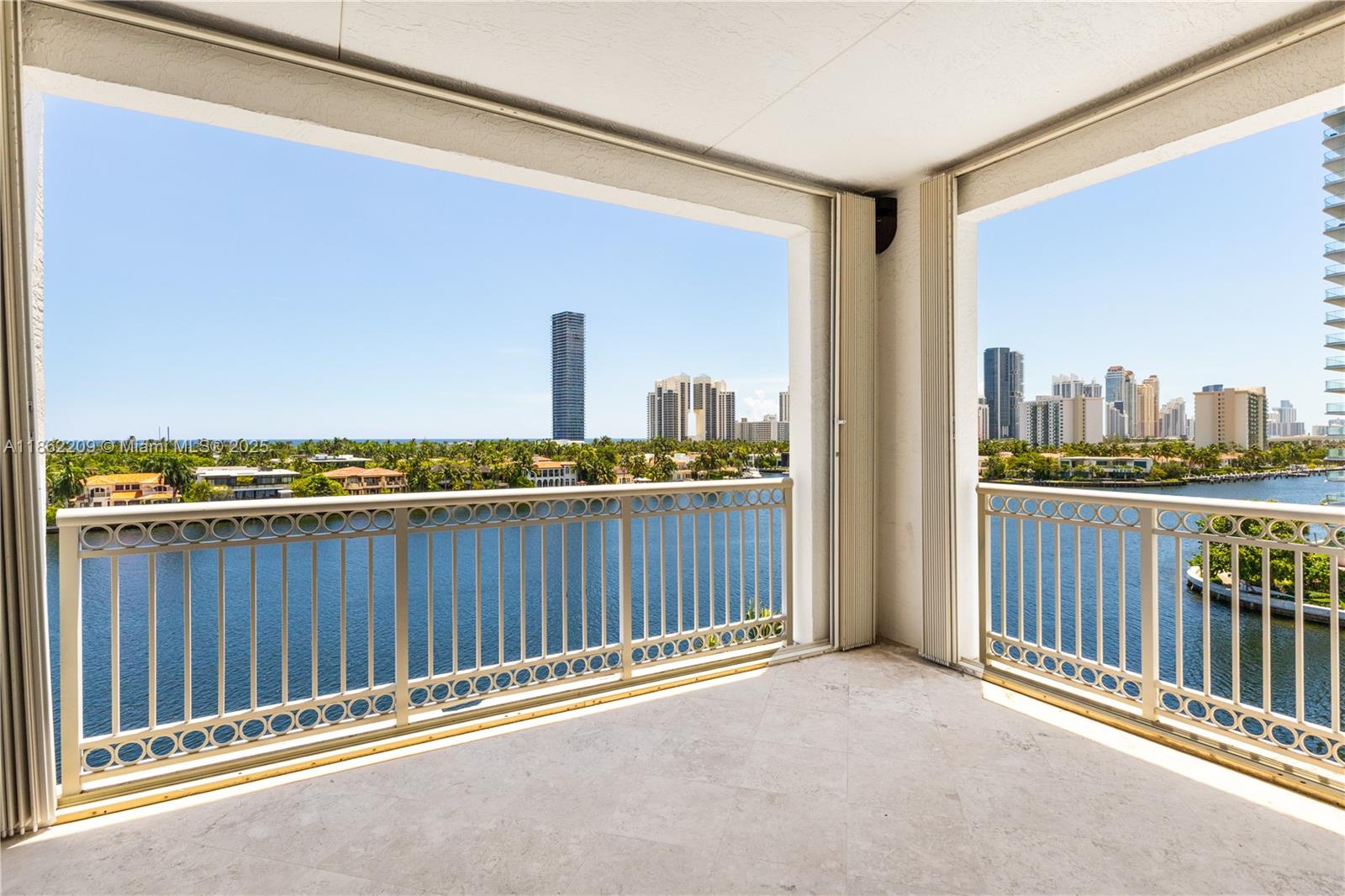 BELLA VISTA MID-RISE SOUT - Residential