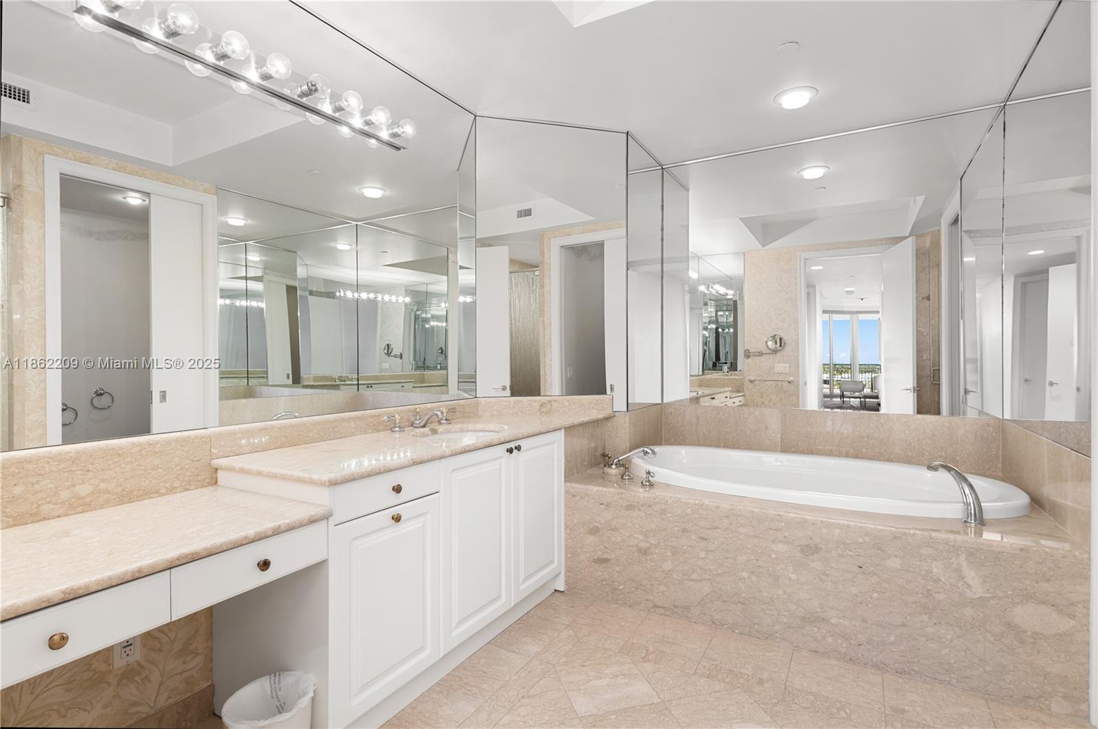 BELLA VISTA MID-RISE SOUT - Residential