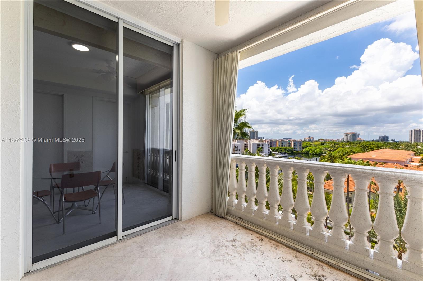 BELLA VISTA MID-RISE SOUT - Residential