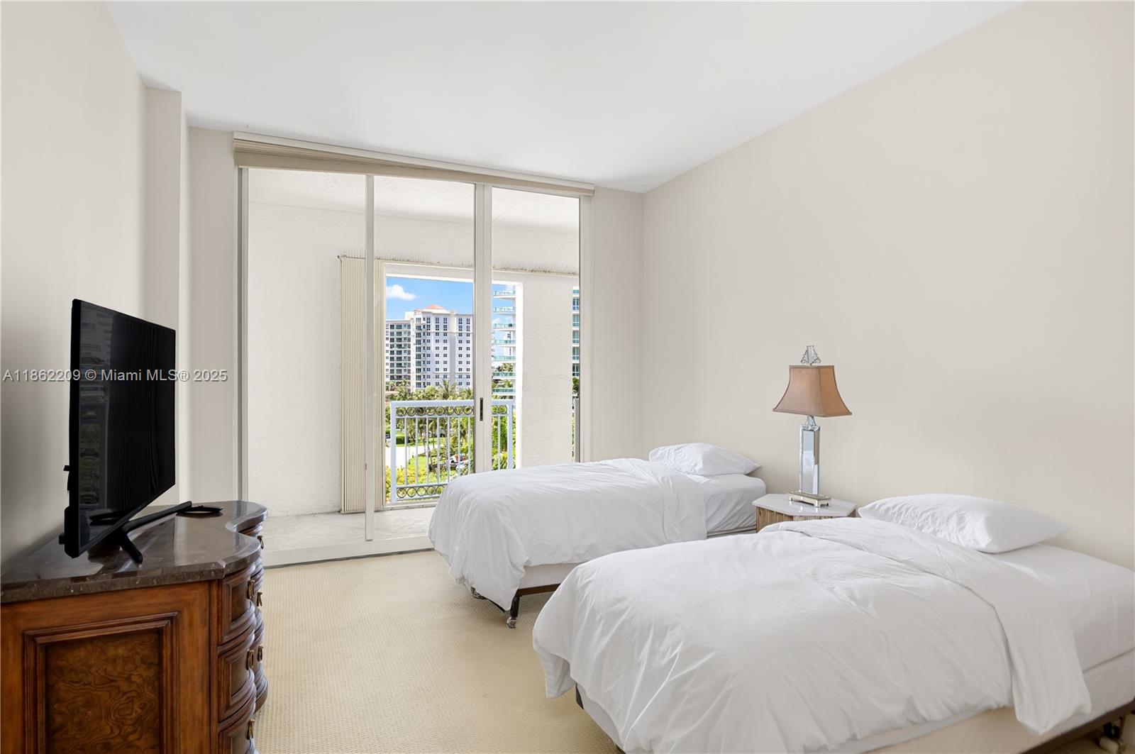 BELLA VISTA MID-RISE SOUT - Residential