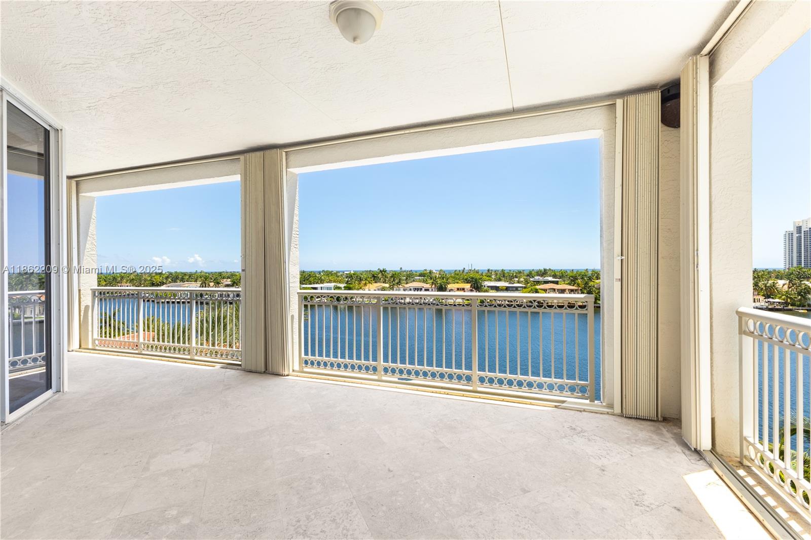 BELLA VISTA MID-RISE SOUT - Residential