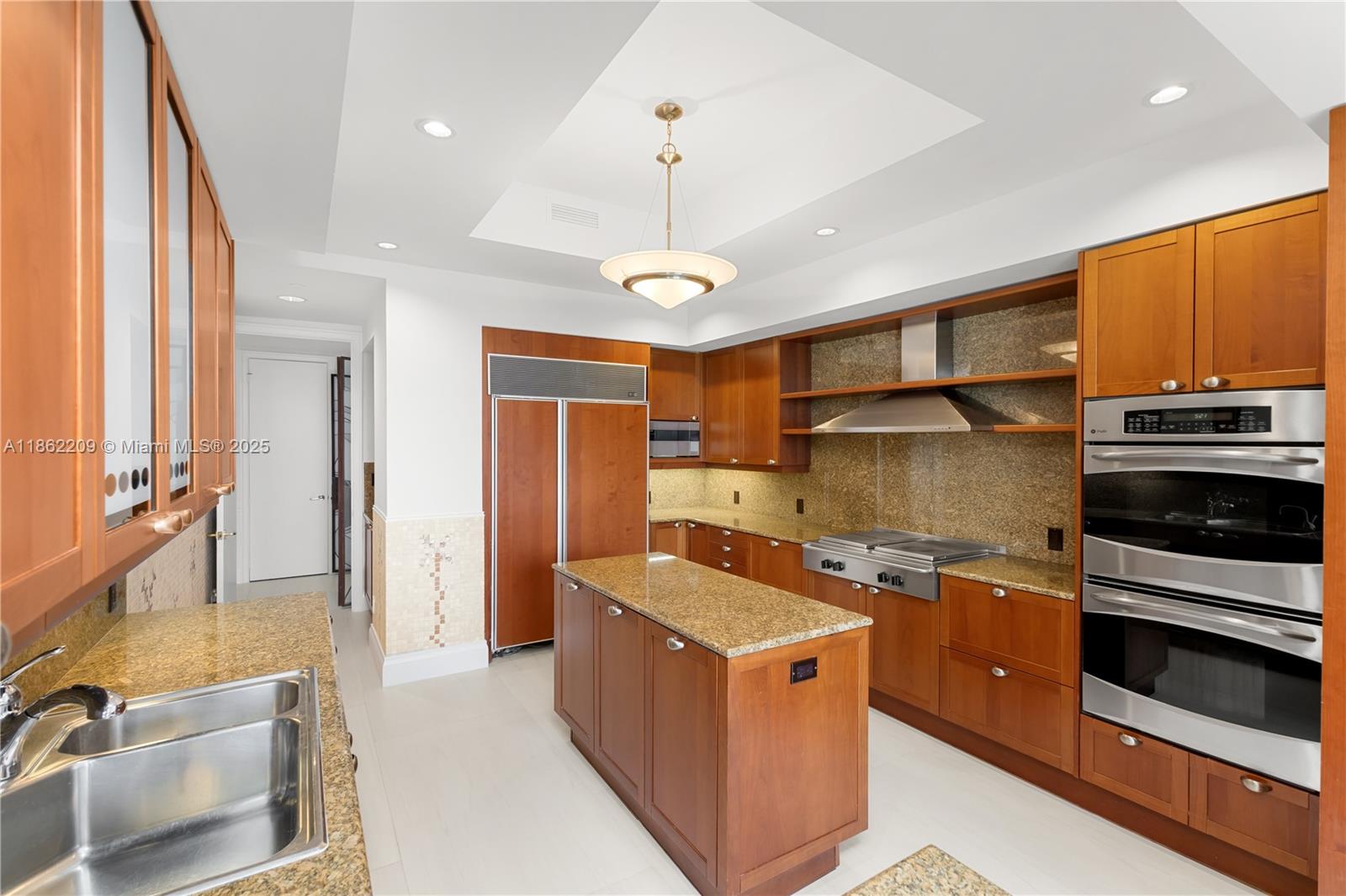 BELLA VISTA MID-RISE SOUT - Residential