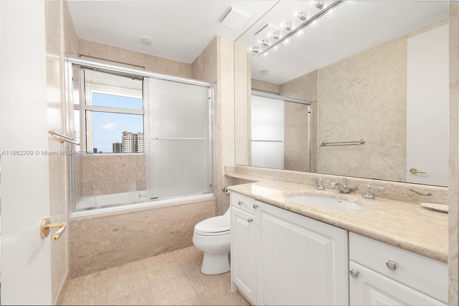 BELLA VISTA MID-RISE SOUT - Residential