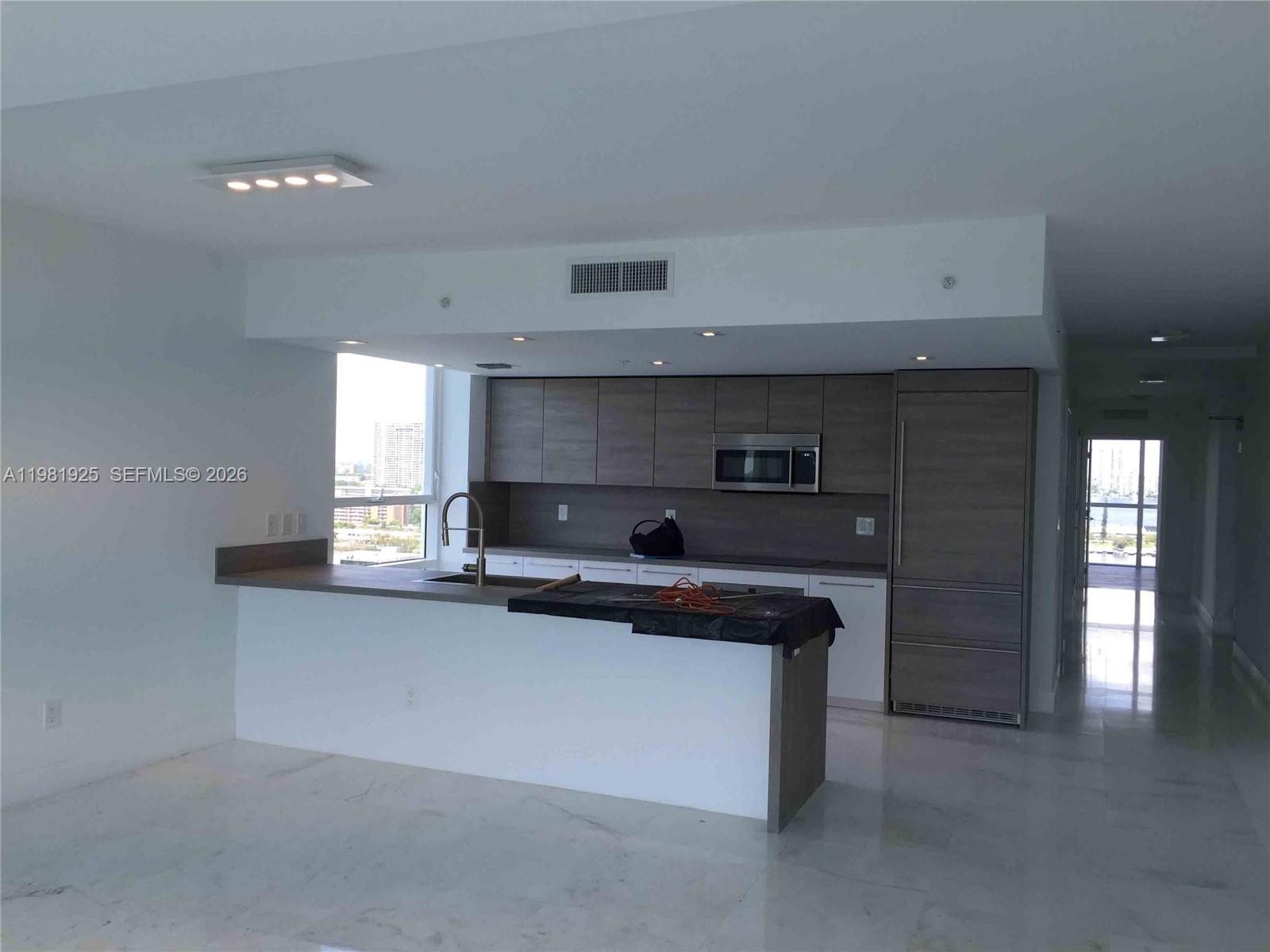 400 SUNNY ISLES CONDO WES - Residential Lease