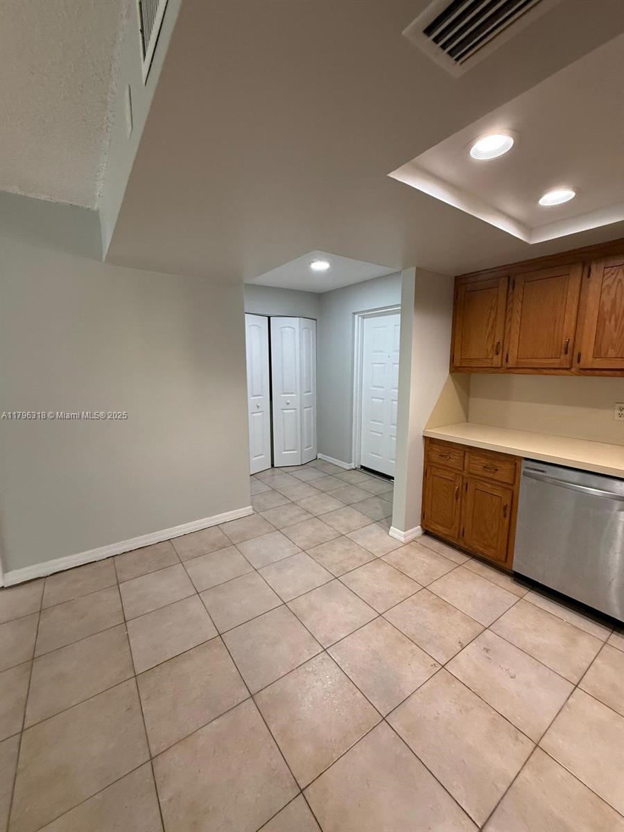 LINTON RIDGE CONDO - Residential Lease