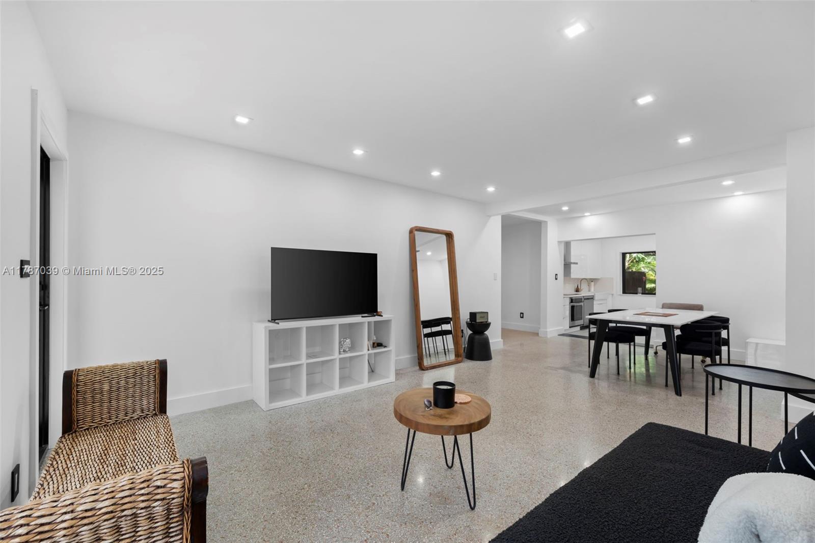829 SW 4th Ct