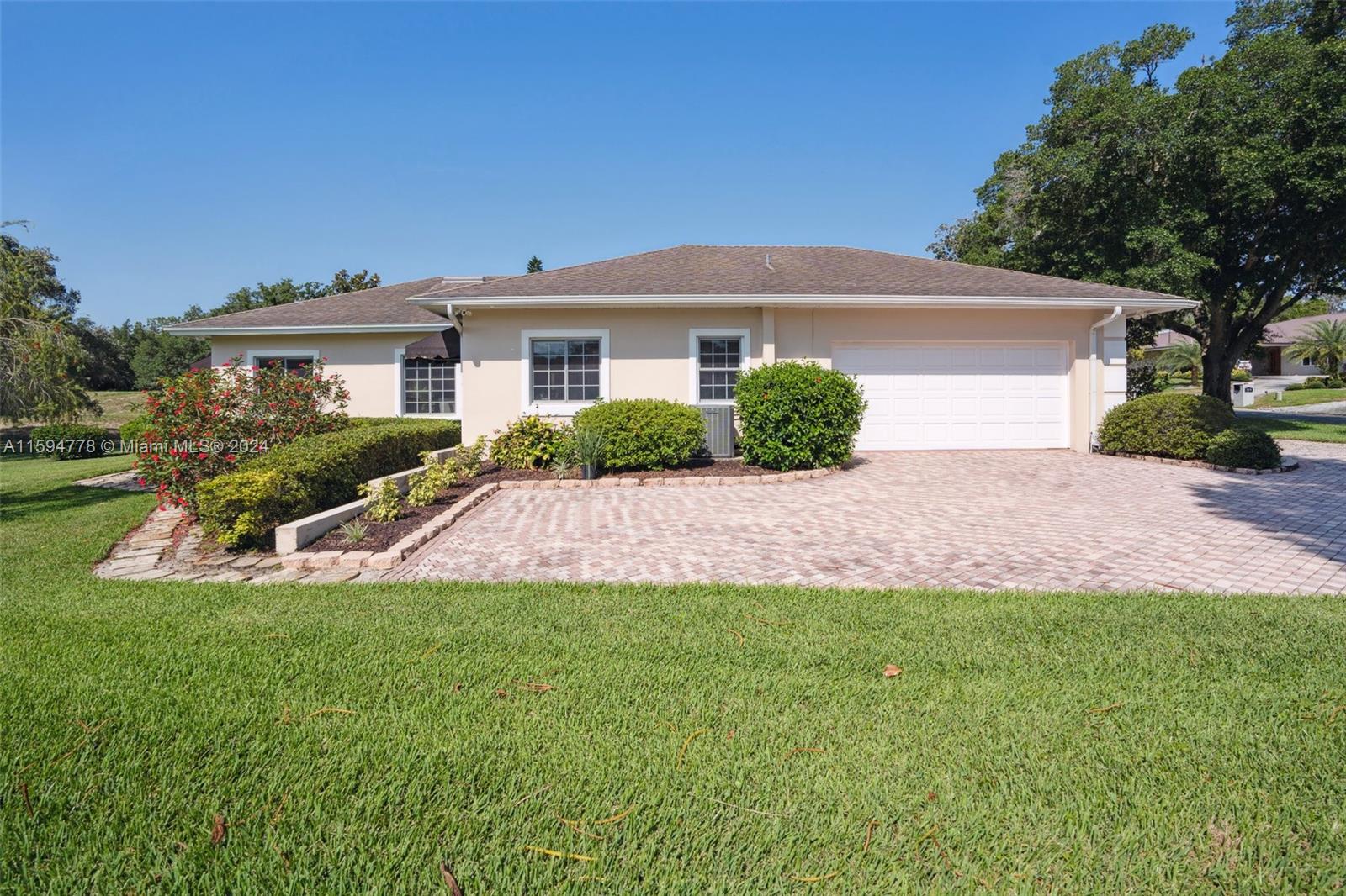 ARROWHEAD LAKE - Residential