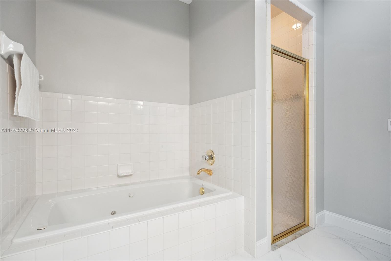 ARROWHEAD LAKE - Residential