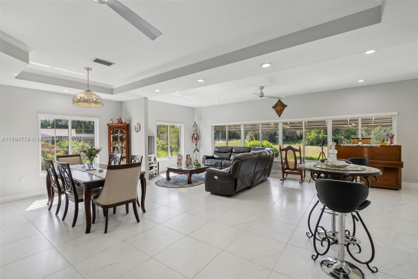 ARROWHEAD LAKE - Residential