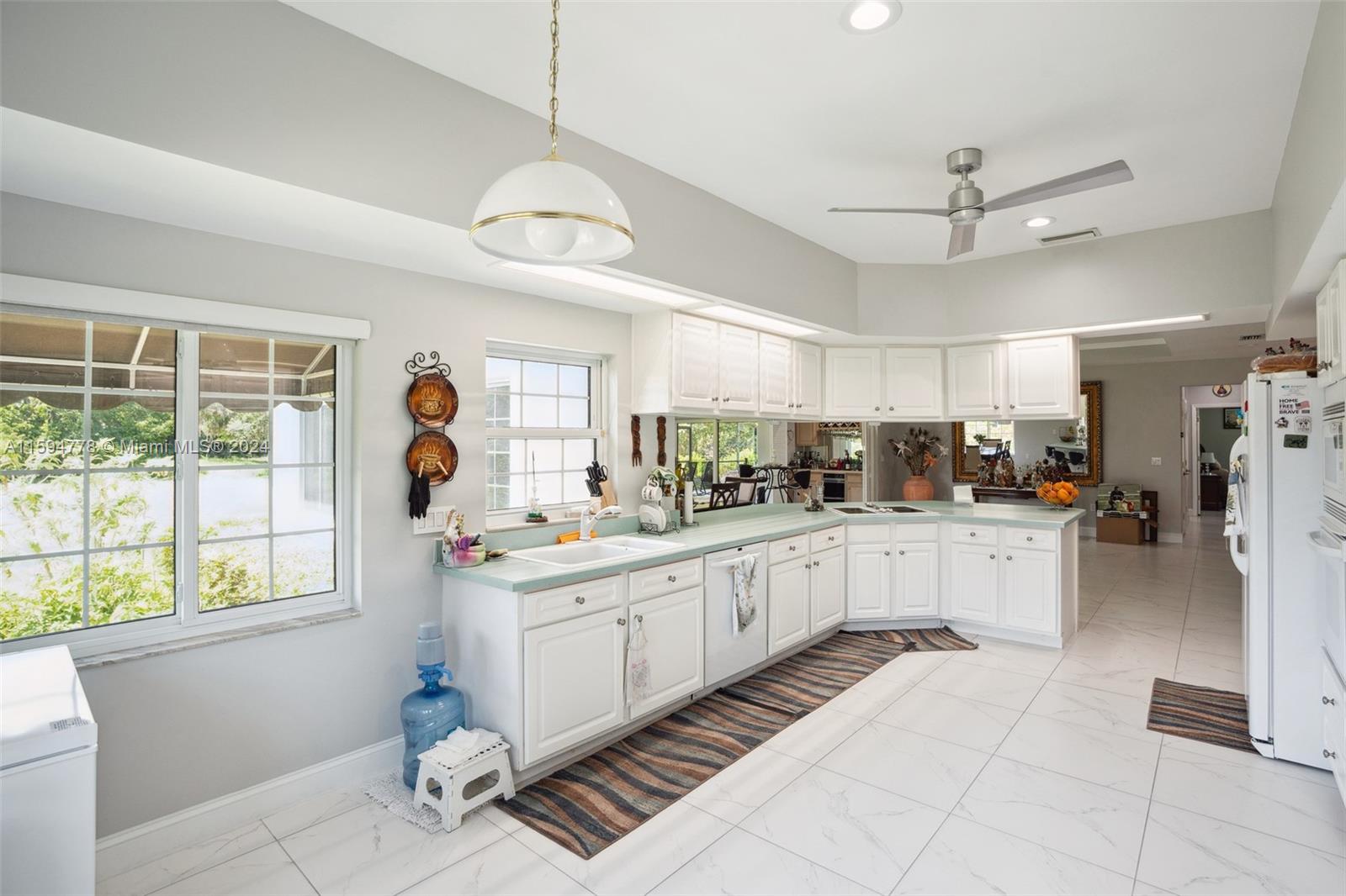 ARROWHEAD LAKE - Residential