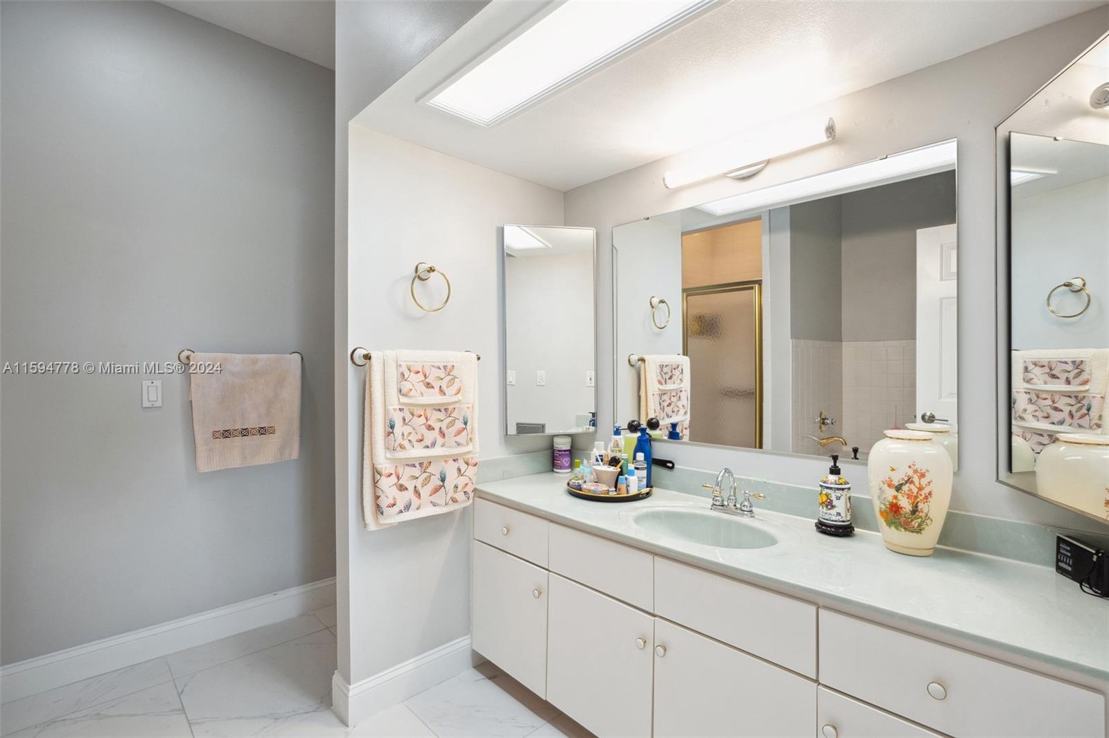 ARROWHEAD LAKE - Residential