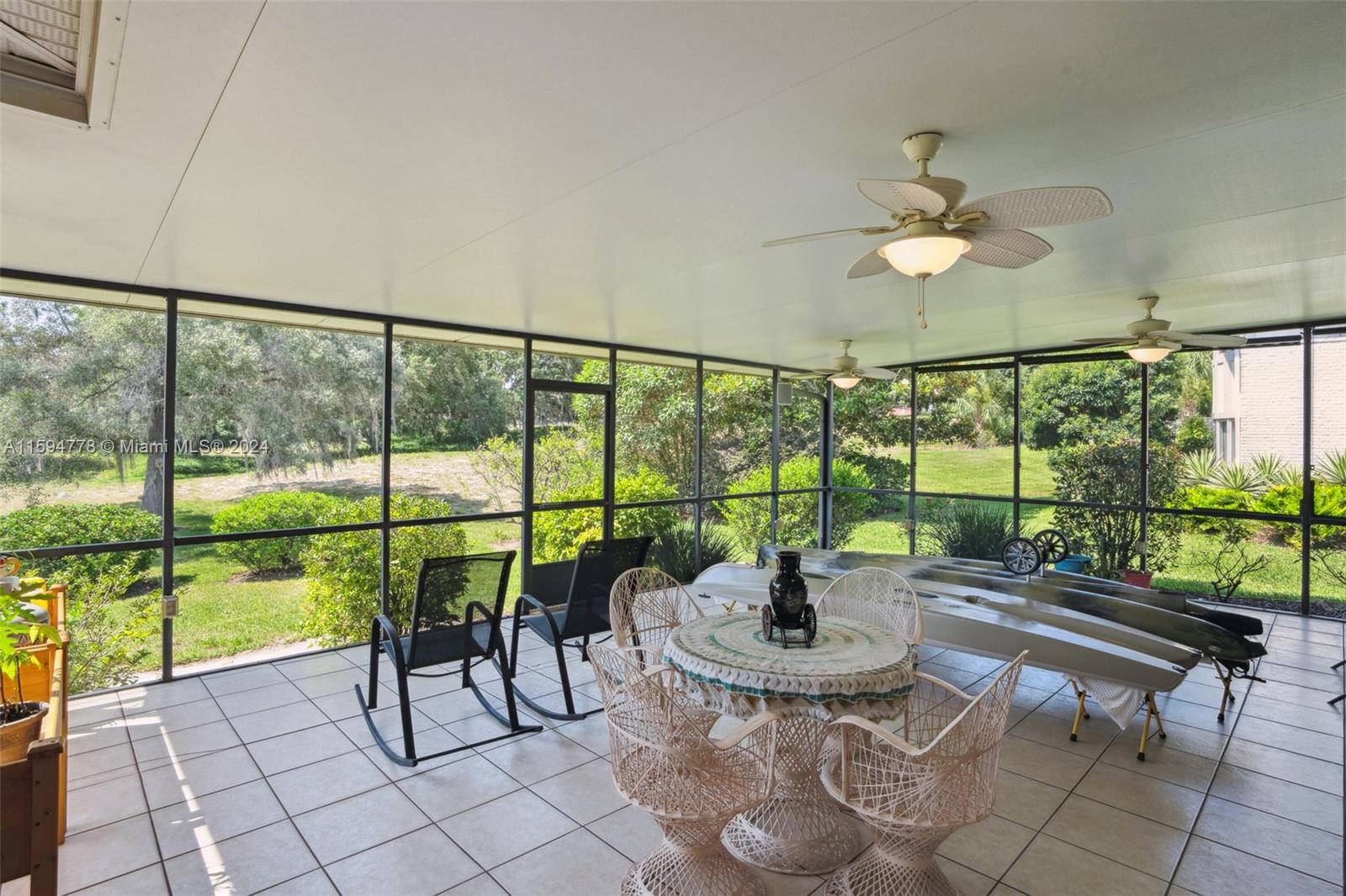 ARROWHEAD LAKE - Residential