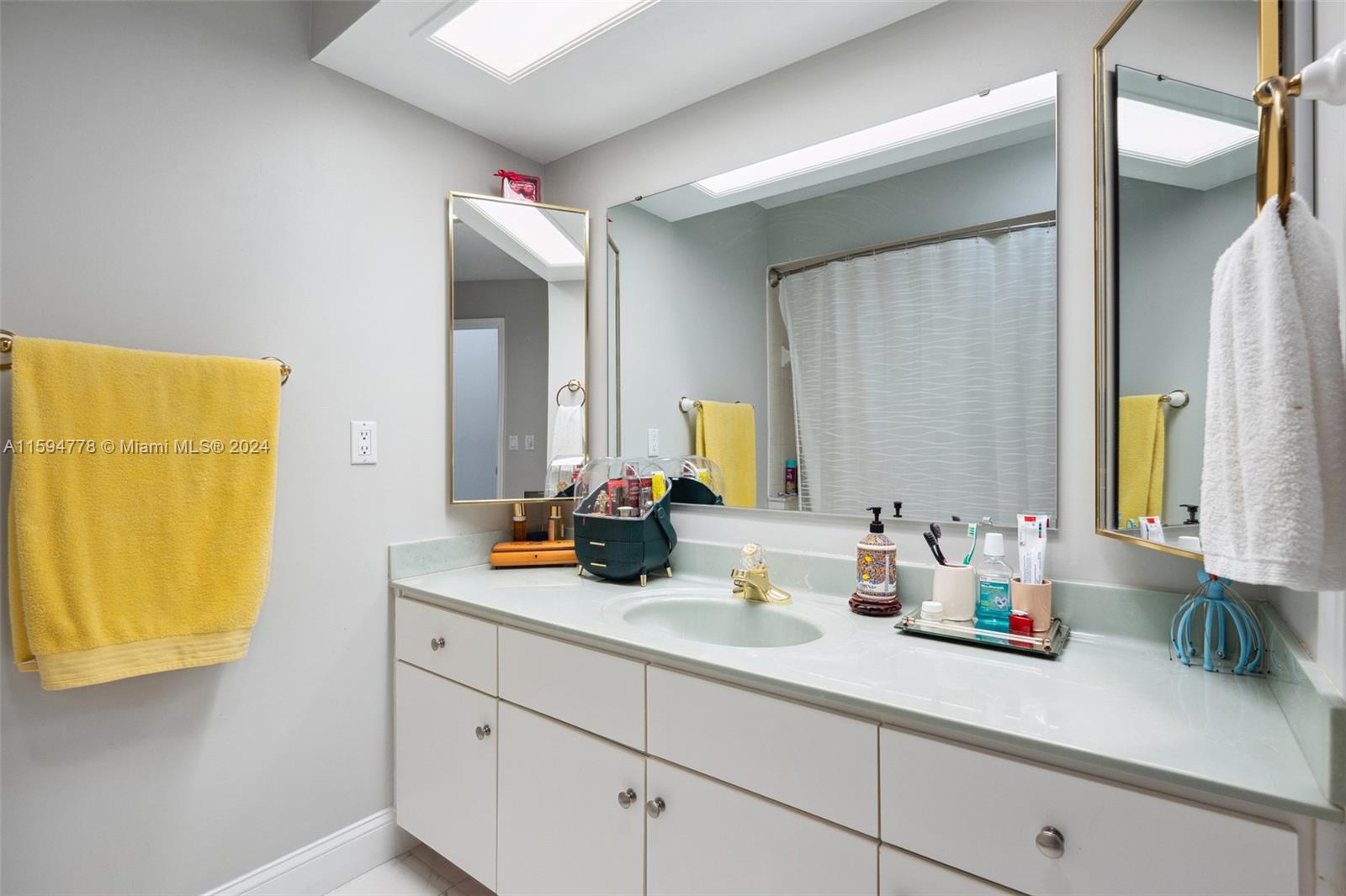 ARROWHEAD LAKE - Residential