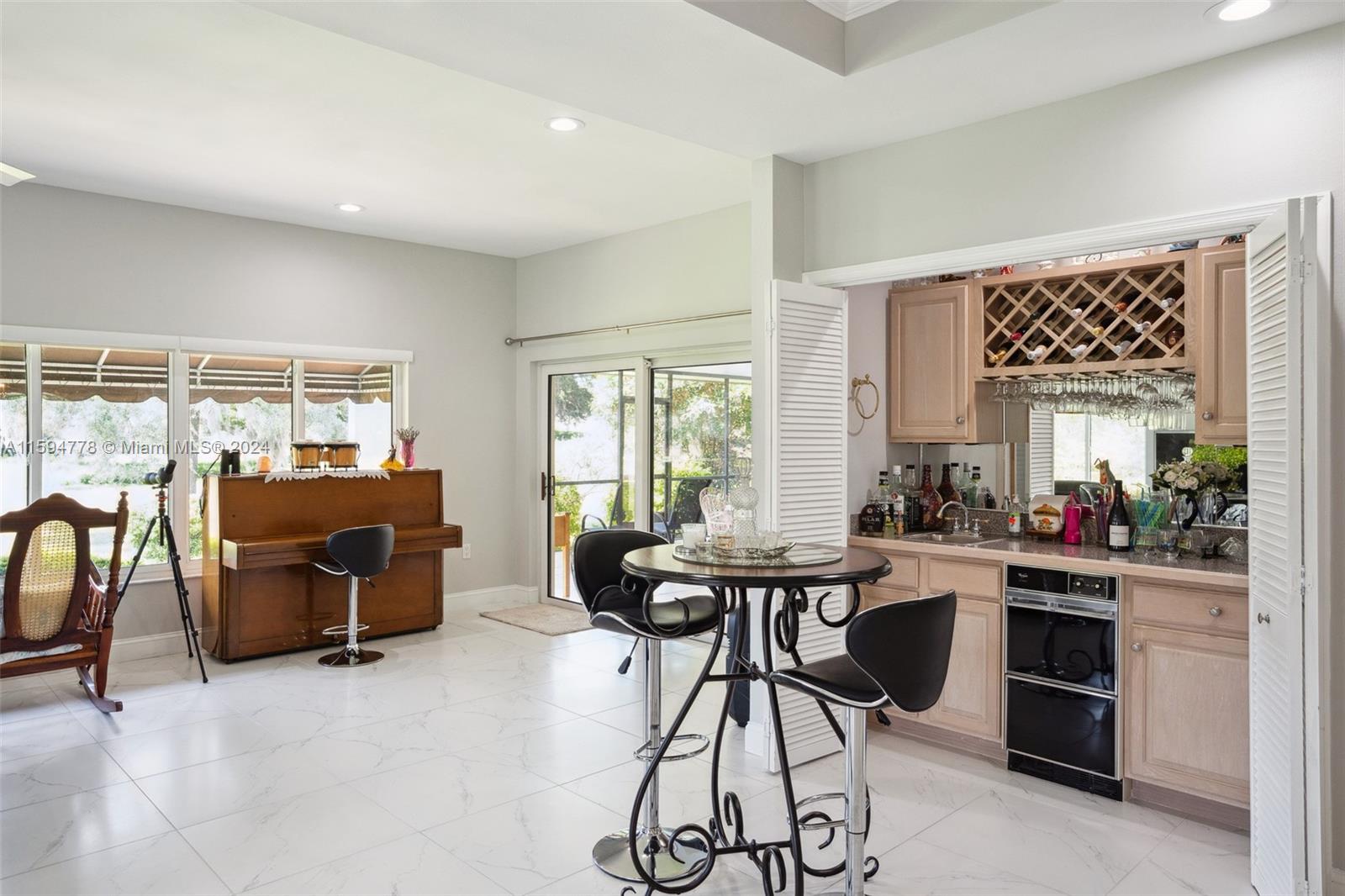 ARROWHEAD LAKE - Residential