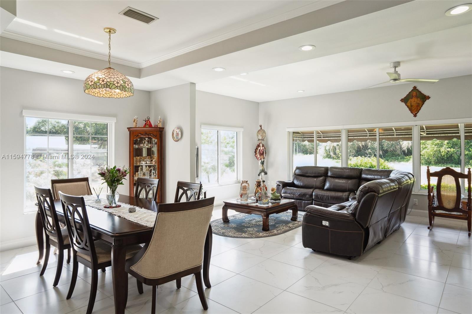 ARROWHEAD LAKE - Residential