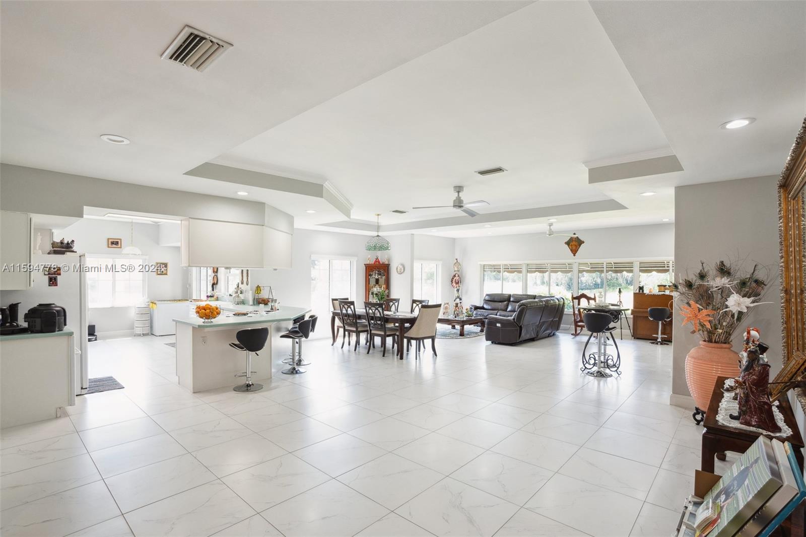 ARROWHEAD LAKE - Residential