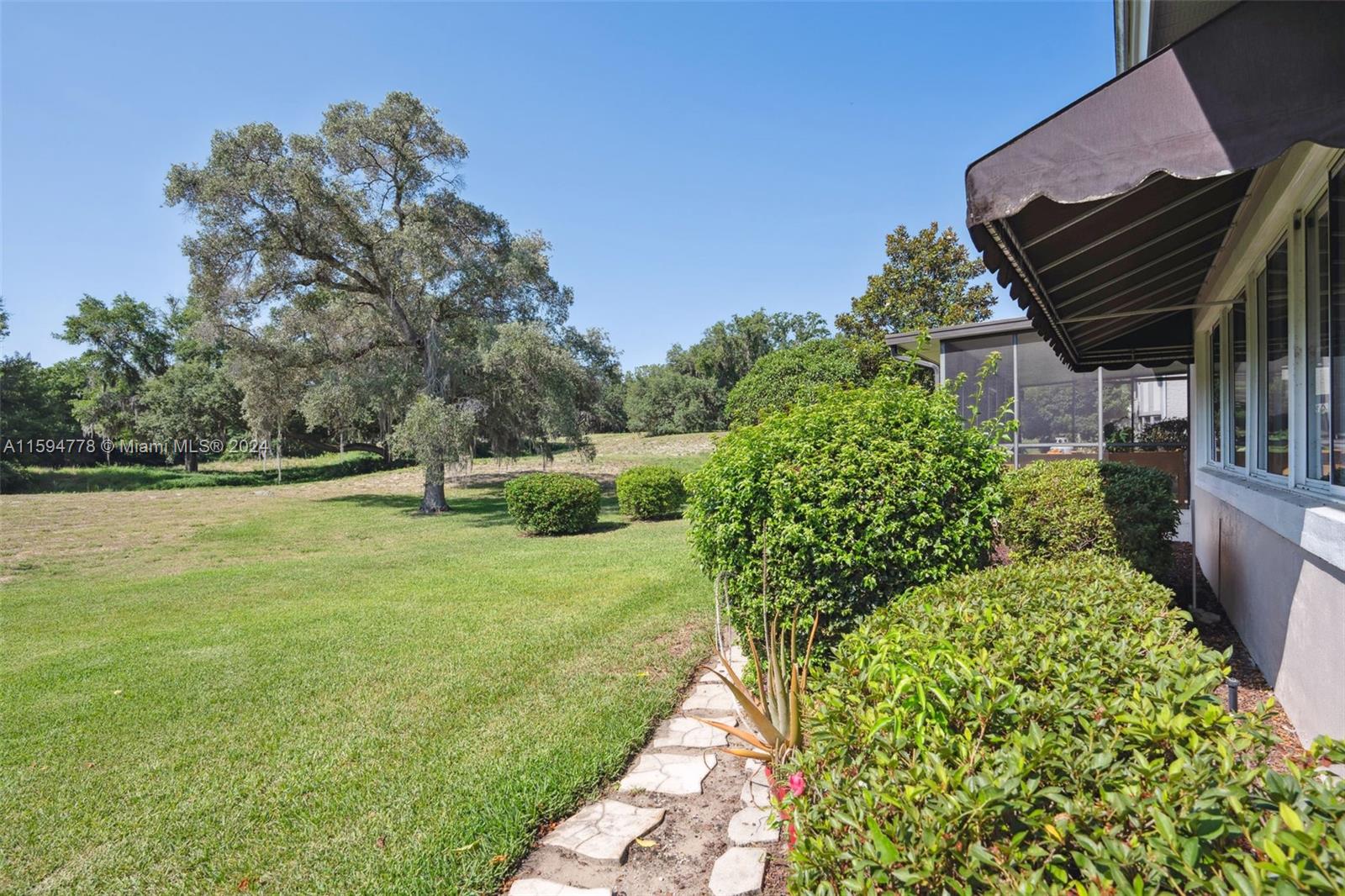 ARROWHEAD LAKE - Residential