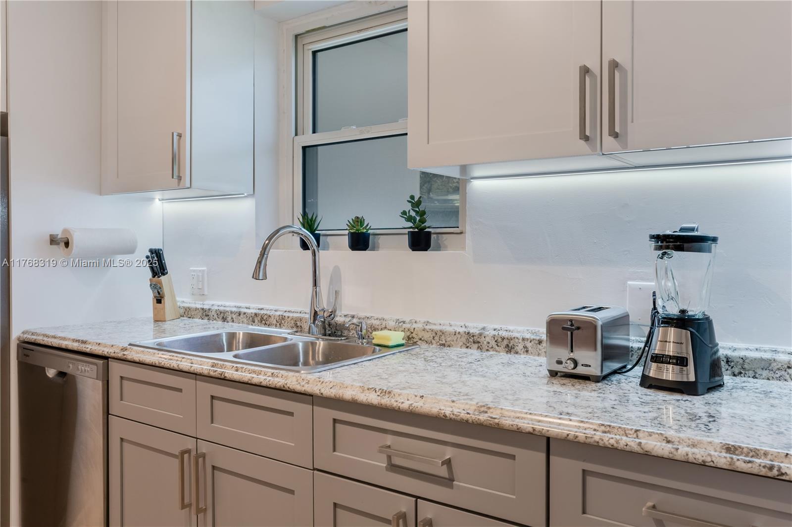 BRICKELL ESTATES - Residential Lease