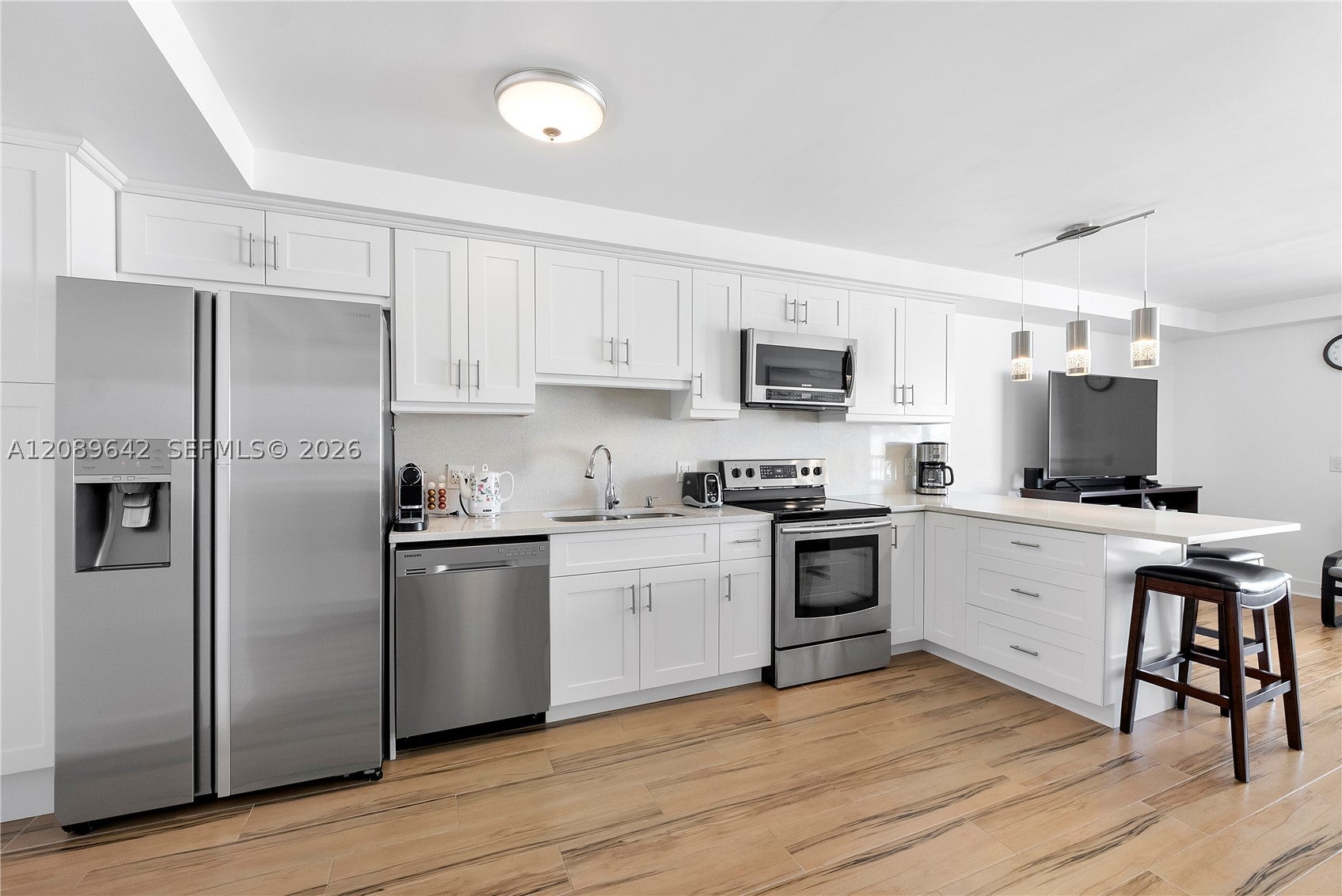 1800 Collins Ave 11B