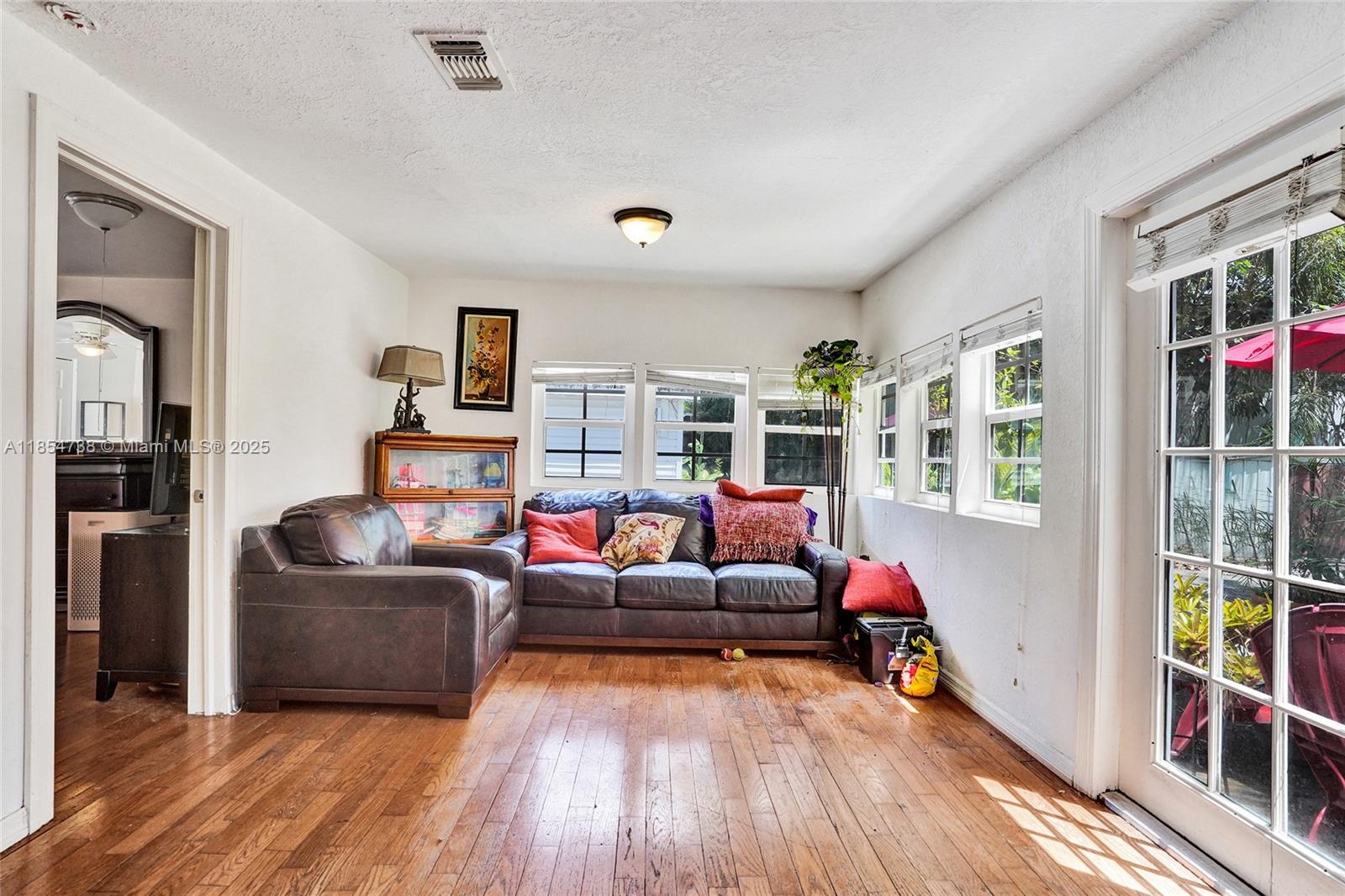 48 SW 14th St