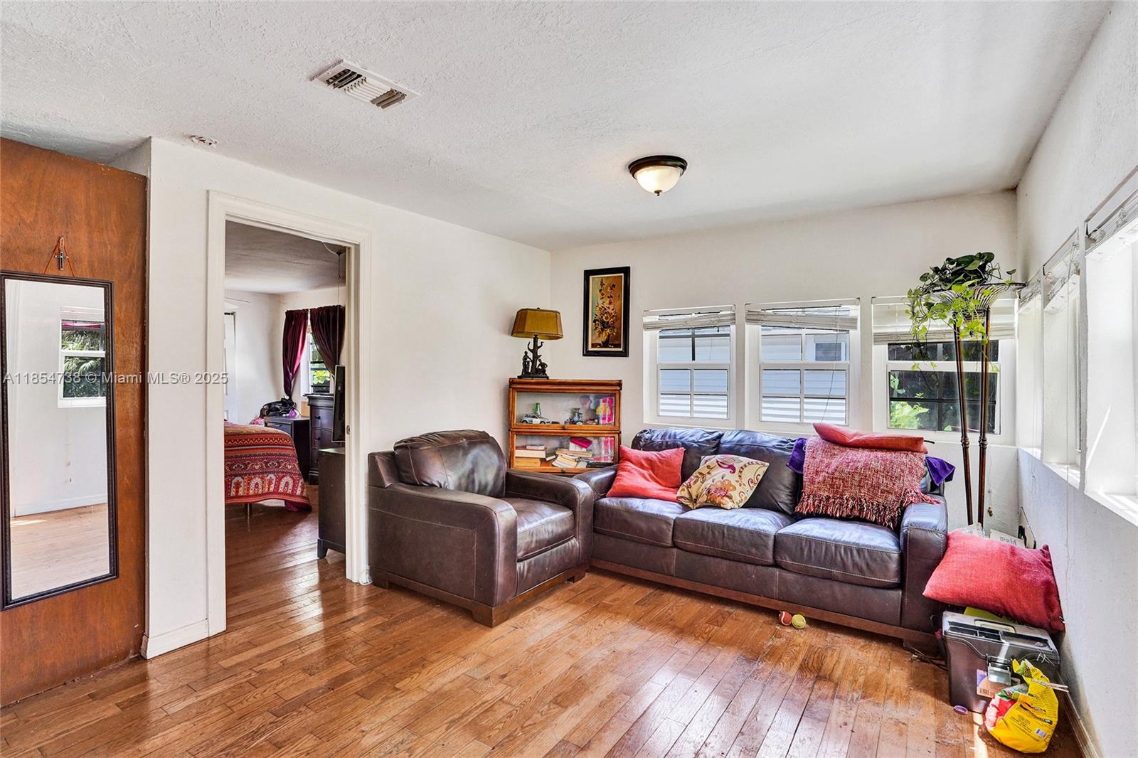 48 SW 14th St
