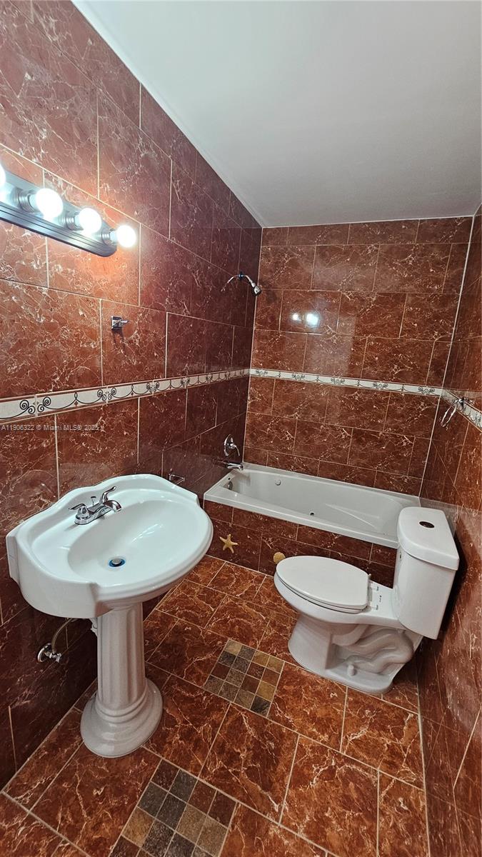 LAKE FOREST SEC ONE - Residential