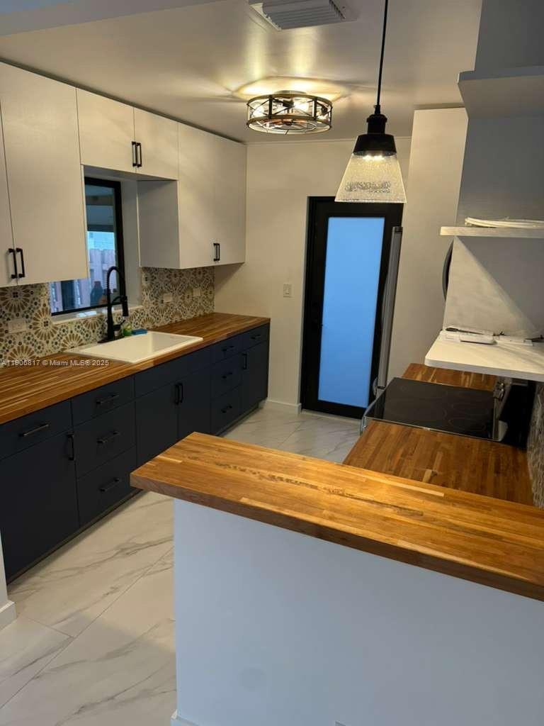 BOULEVARD MANORS - Residential Lease