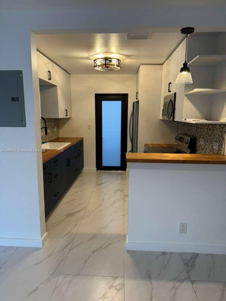 BOULEVARD MANORS - Residential Lease