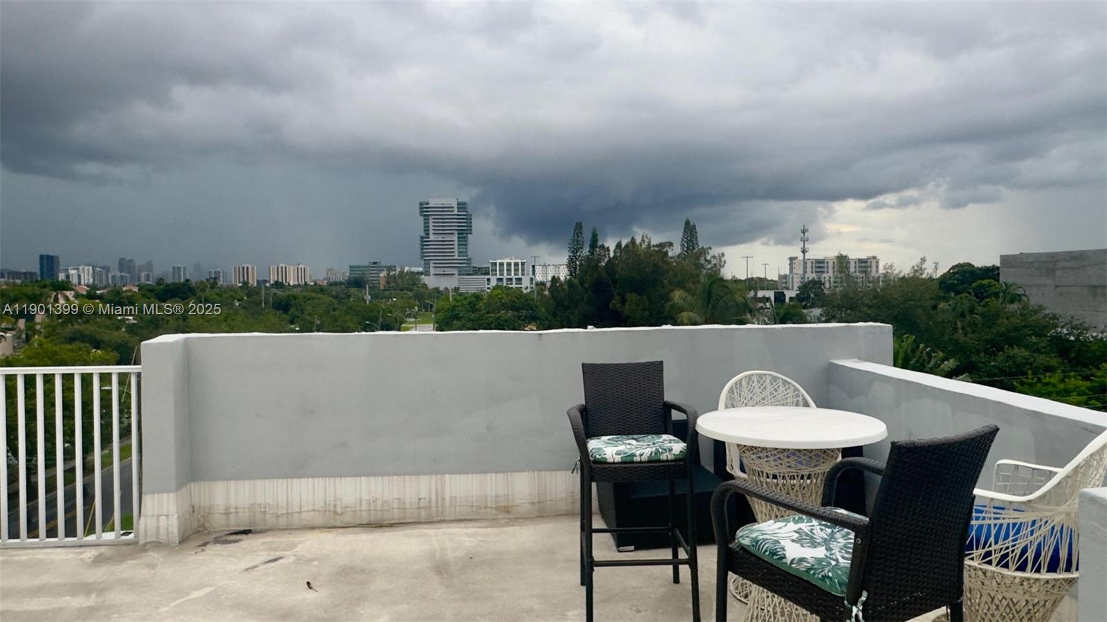 SECOND GULFSTREAM GARDEN - Residential Lease