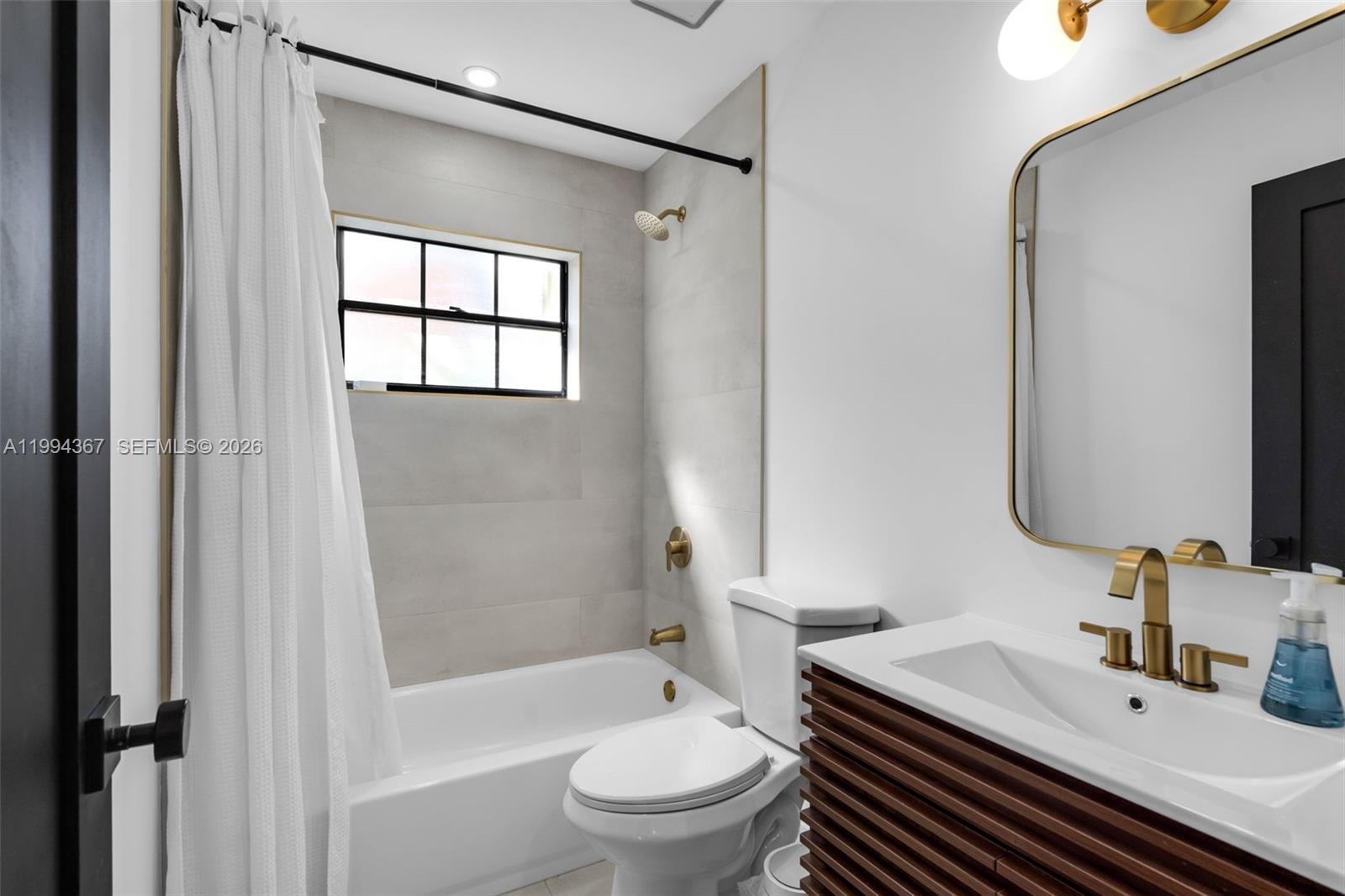 COQUINA LAKES - Residential