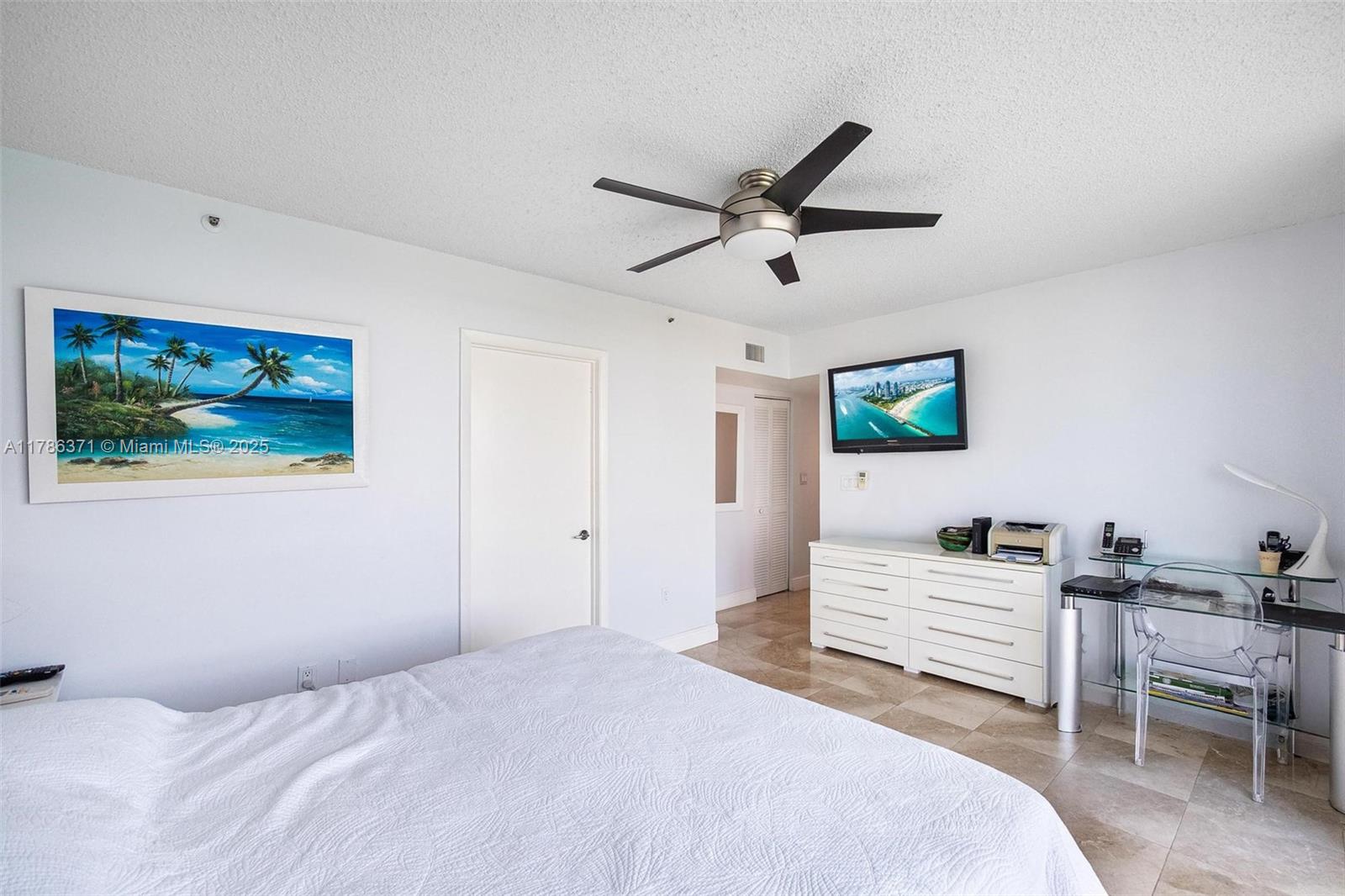 5900 Collins Ave 805