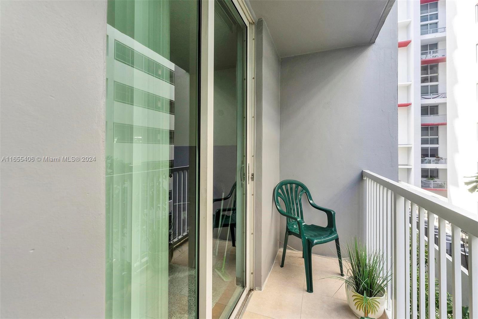 CASA GRANDE I TOWERS COND - Residential