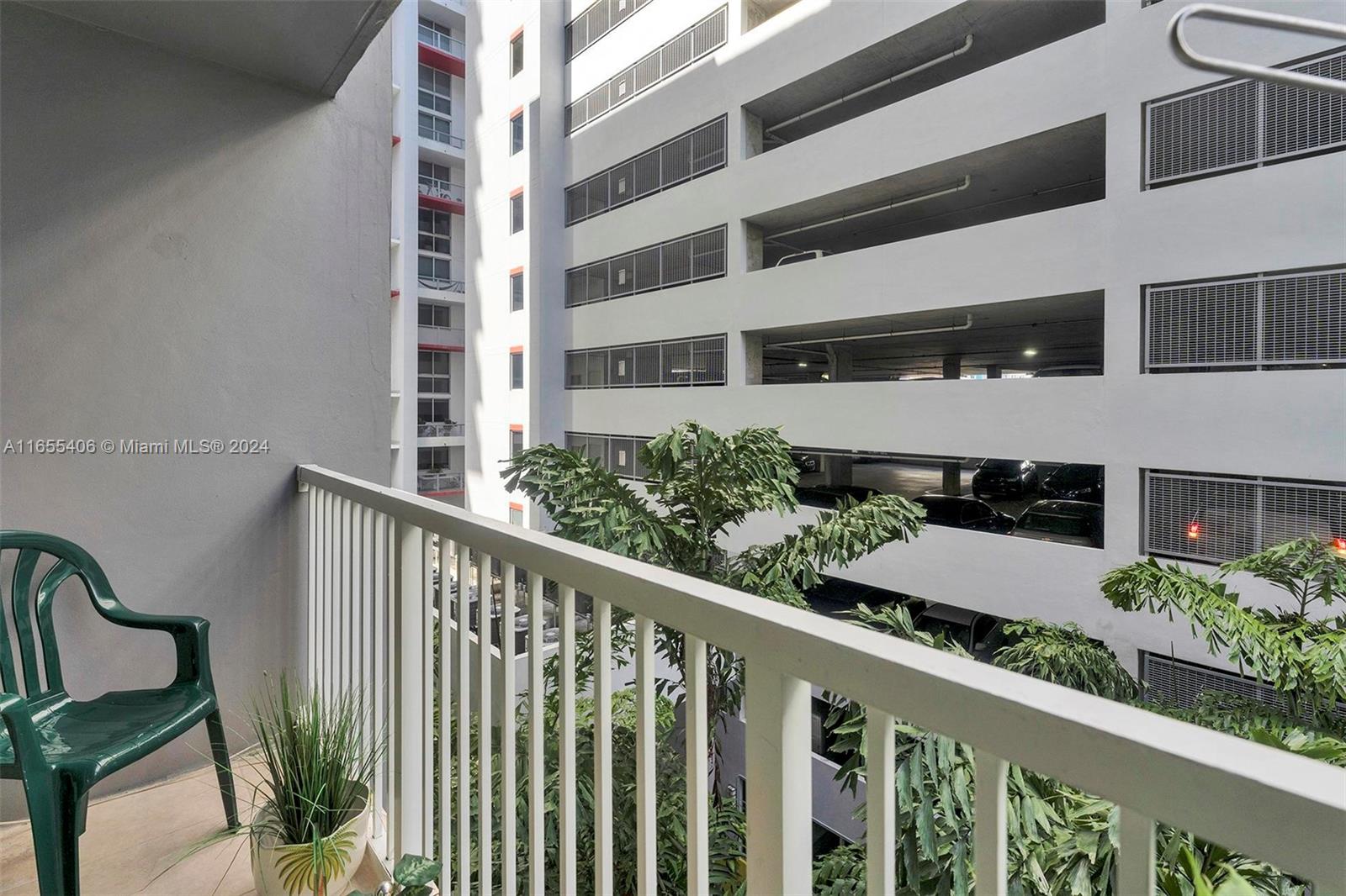 CASA GRANDE I TOWERS COND - Residential