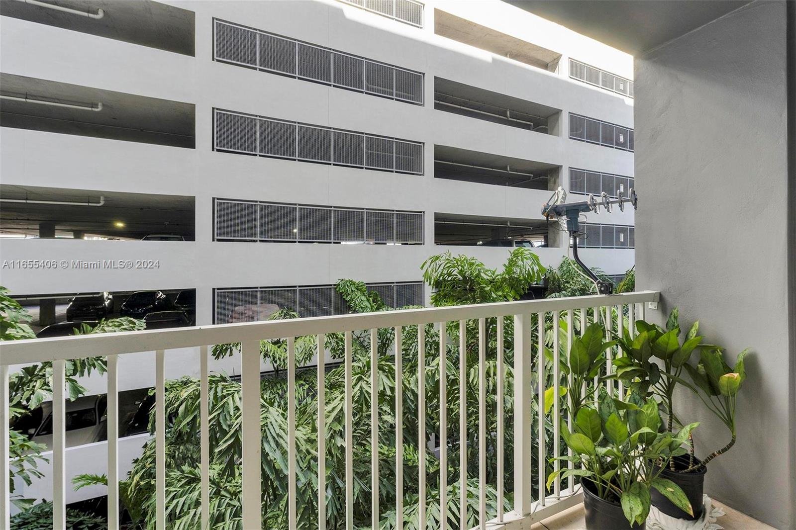 CASA GRANDE I TOWERS COND - Residential