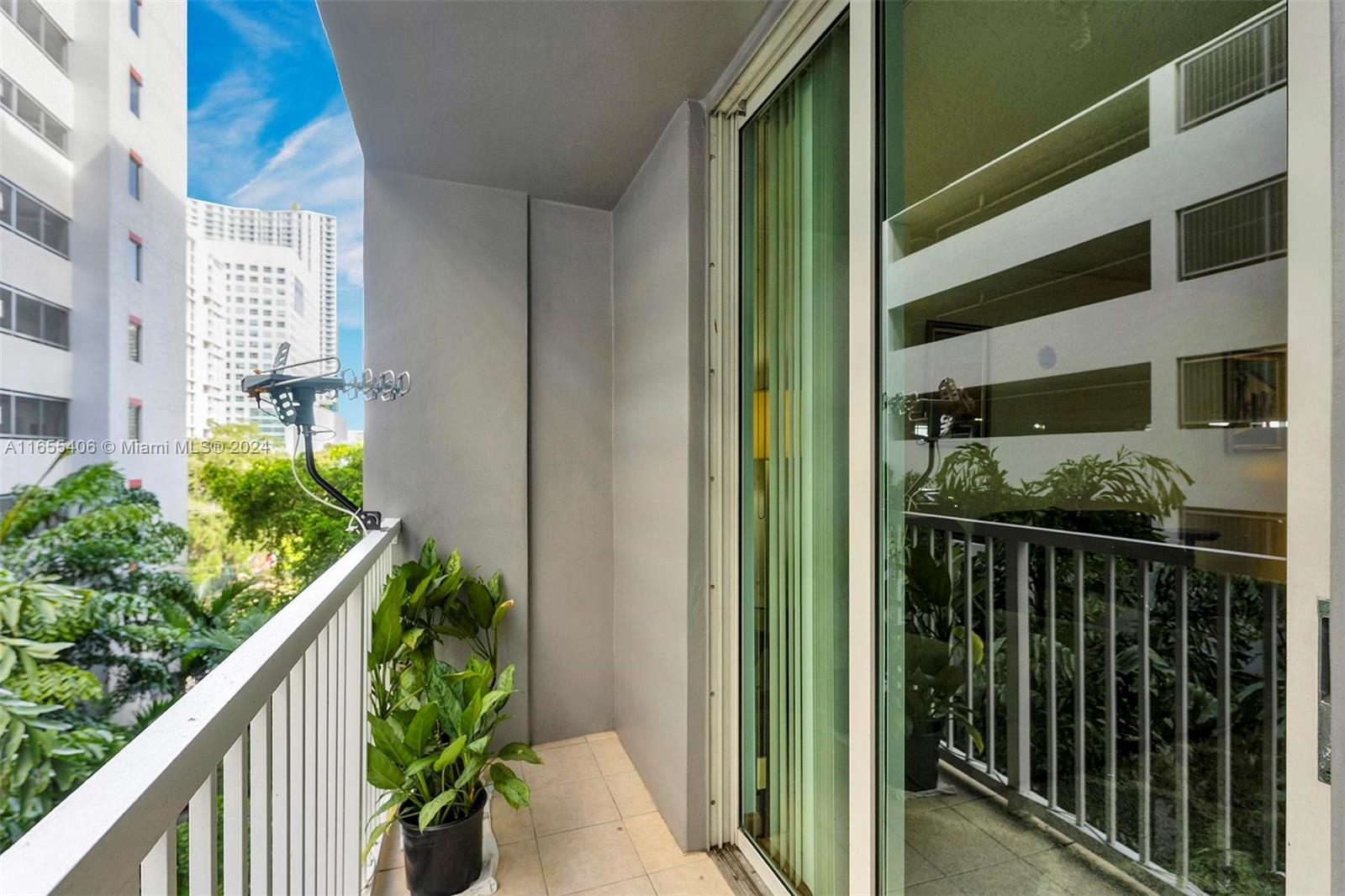 CASA GRANDE I TOWERS COND - Residential
