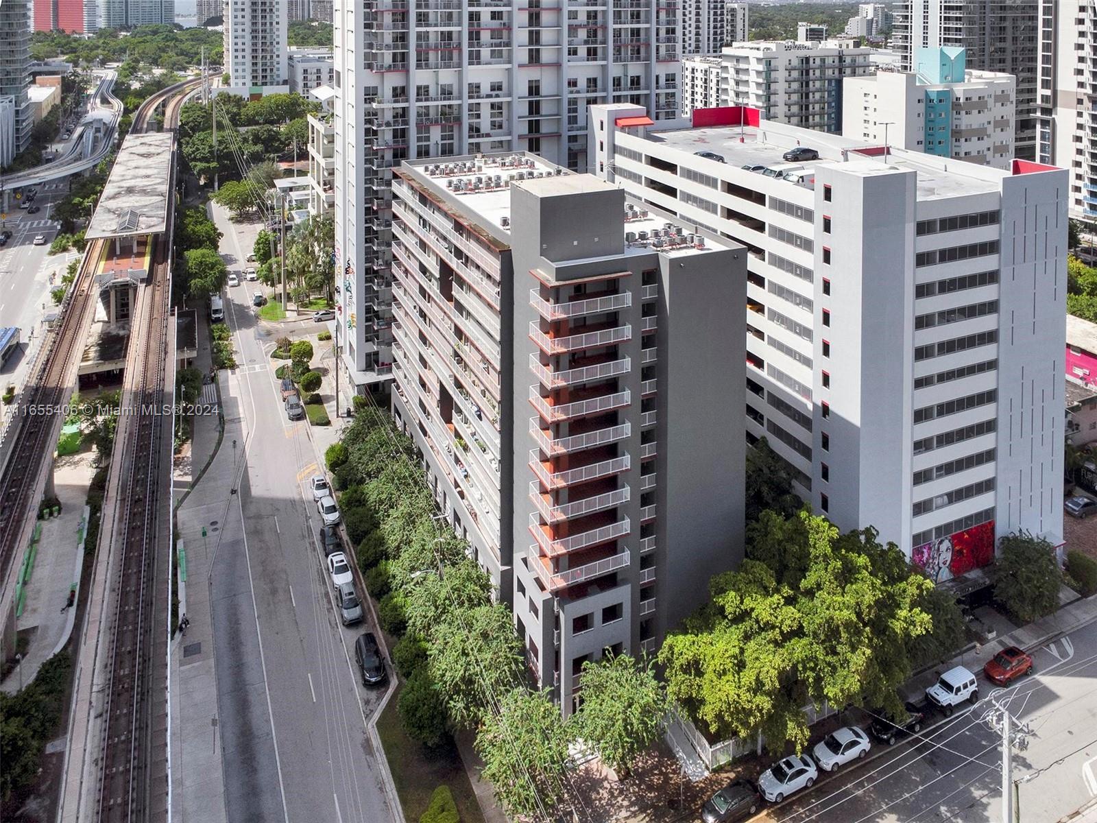 CASA GRANDE I TOWERS COND - Residential