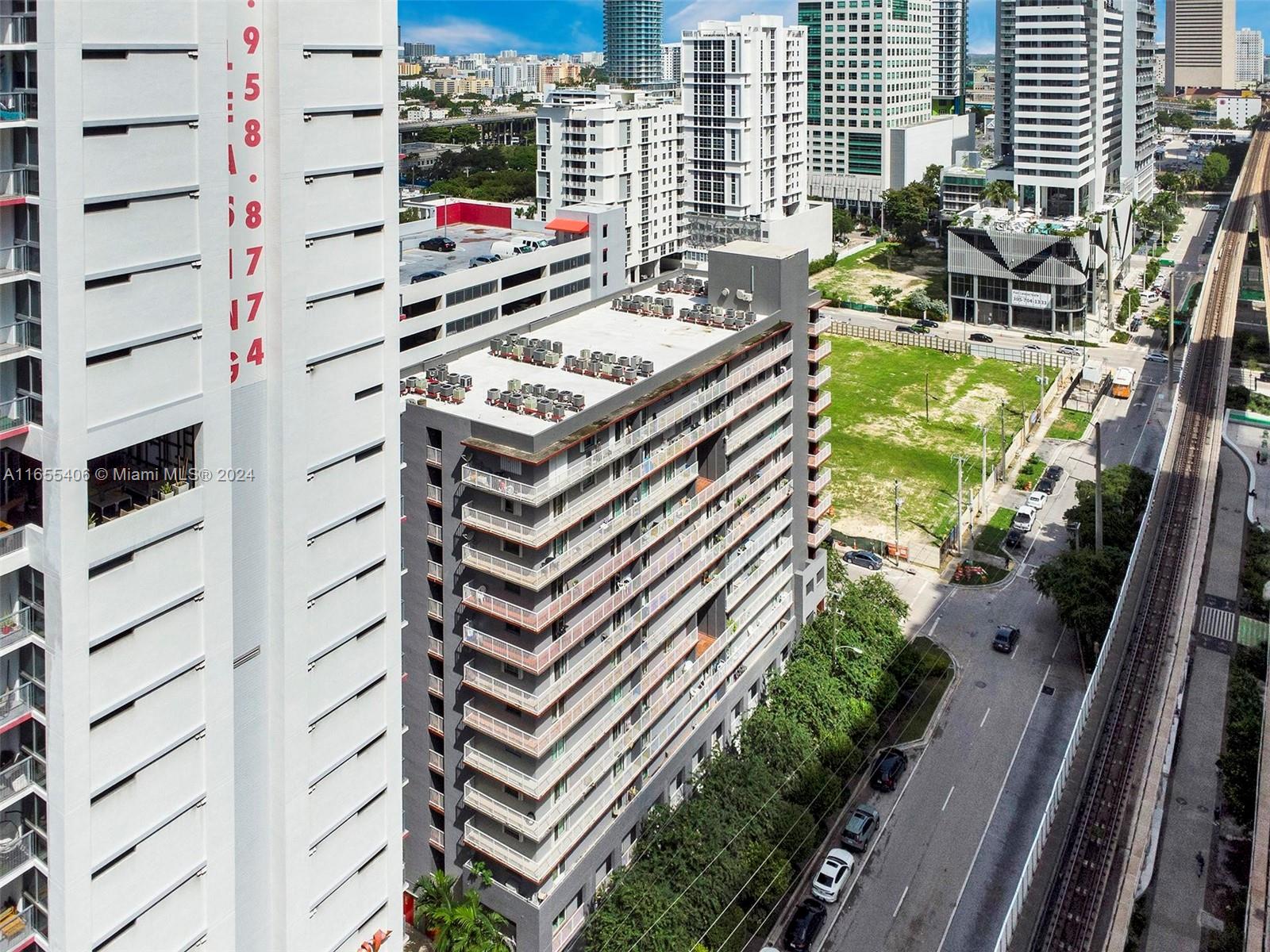 CASA GRANDE I TOWERS COND - Residential