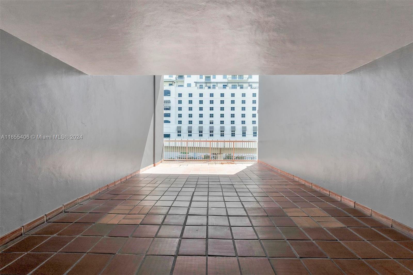 CASA GRANDE I TOWERS COND - Residential