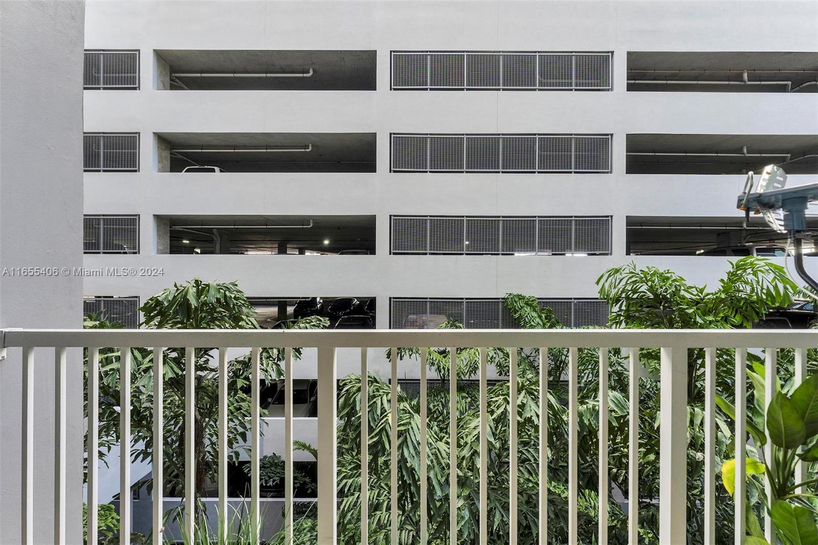 CASA GRANDE I TOWERS COND - Residential