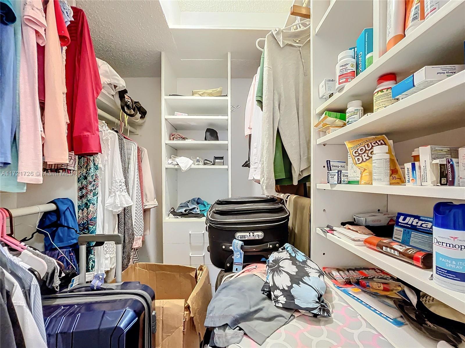 DELVISTA TOWERS CONDO - Residential