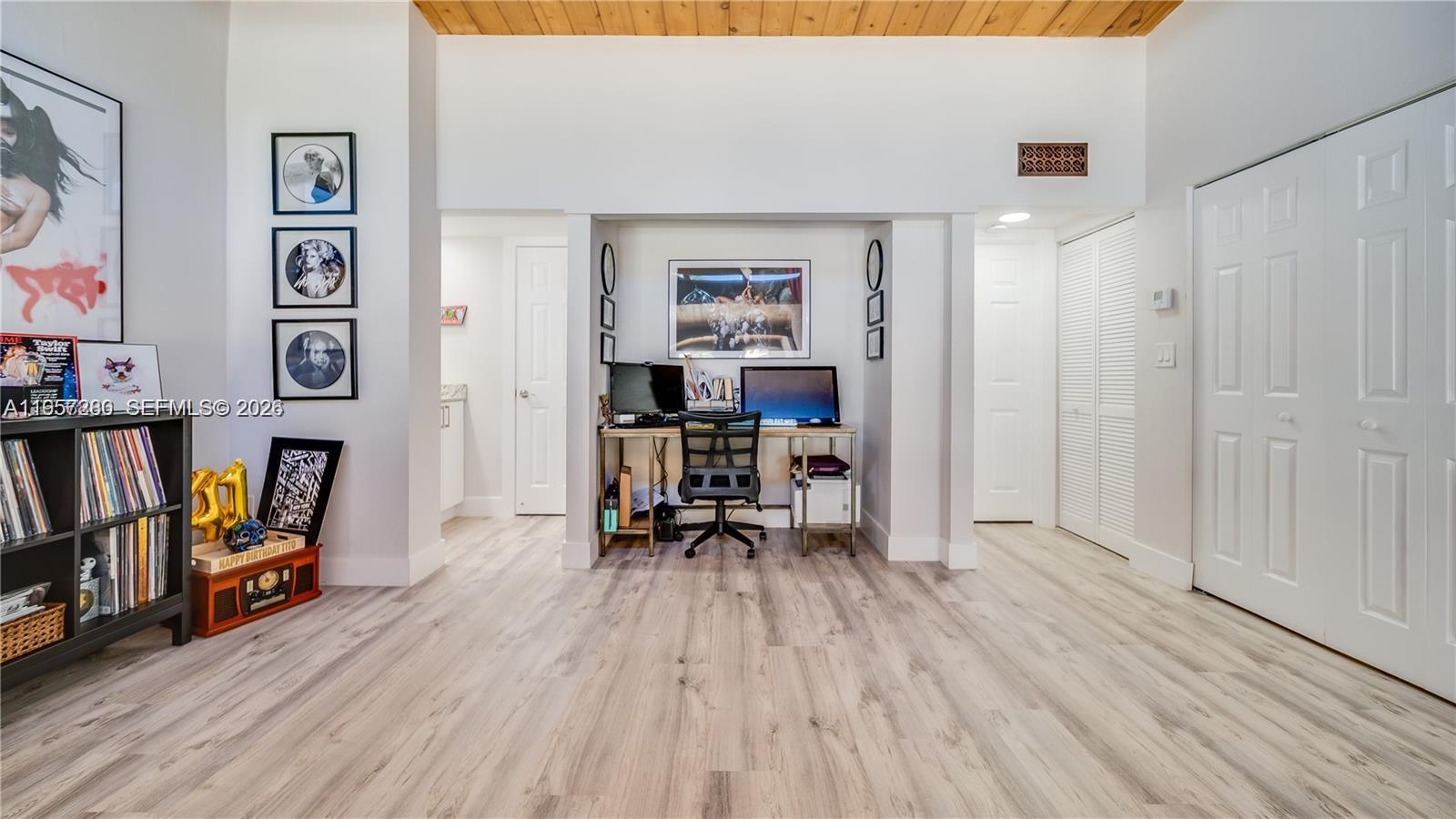 SUNSET PARK LAKE VILLAS S - Residential