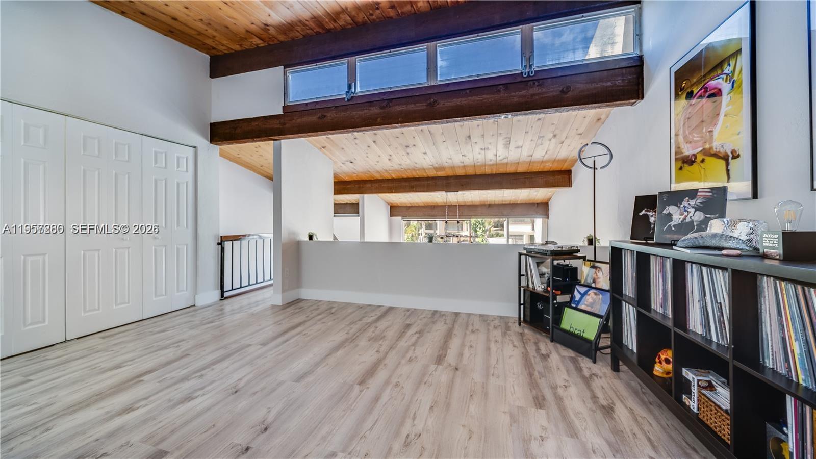 SUNSET PARK LAKE VILLAS S - Residential