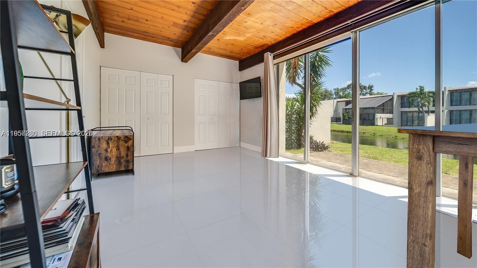 SUNSET PARK LAKE VILLAS S - Residential