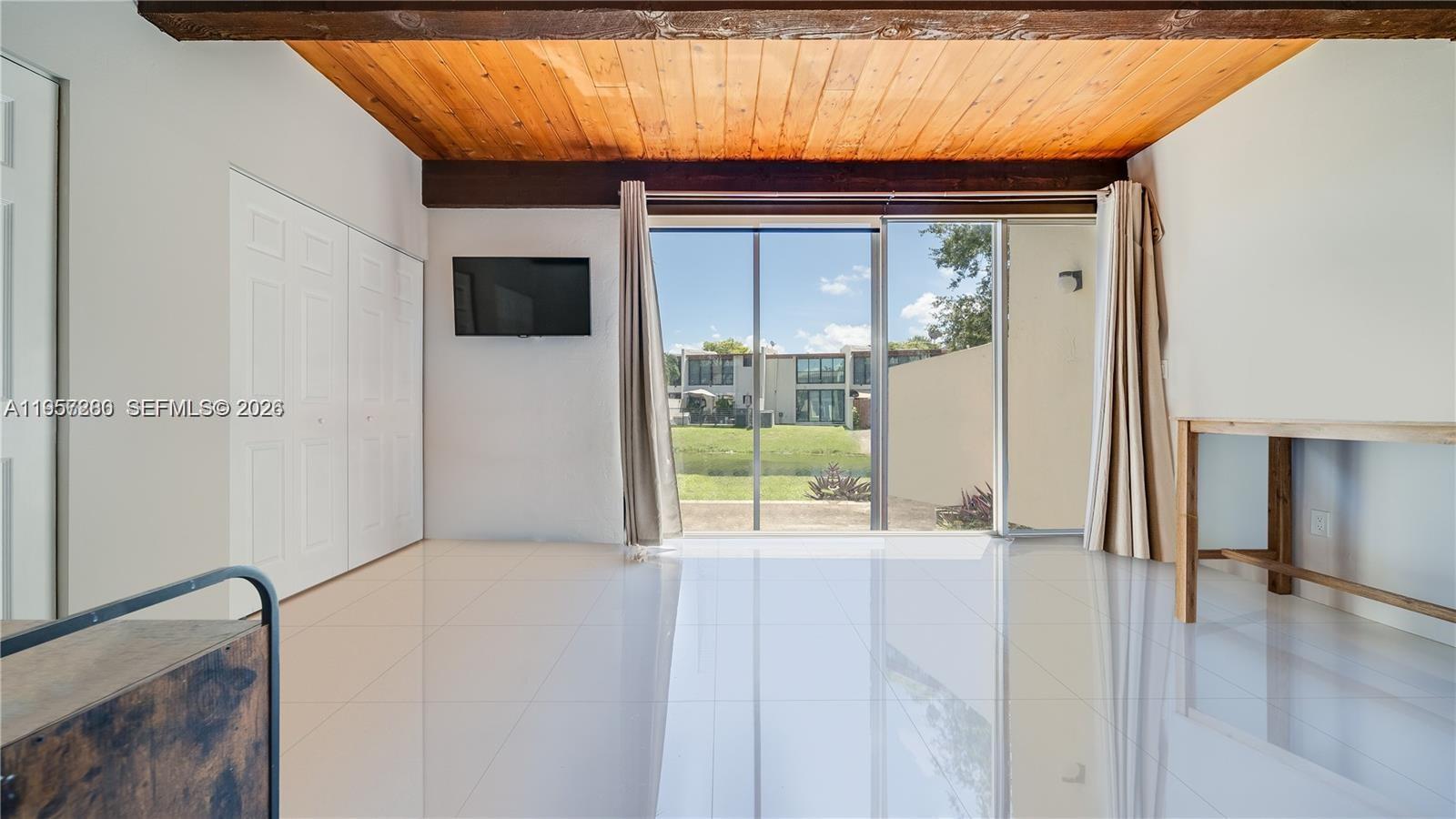 SUNSET PARK LAKE VILLAS S - Residential