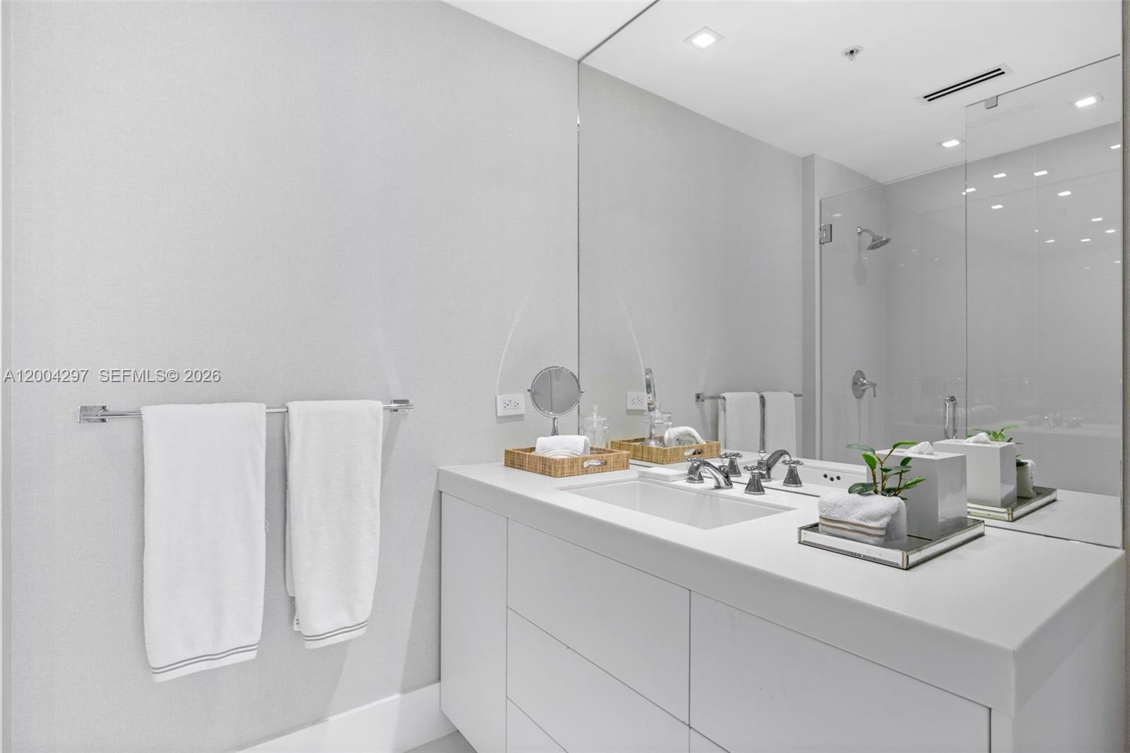 CONTINUUM ON SOUTH BEACH - Residential Lease