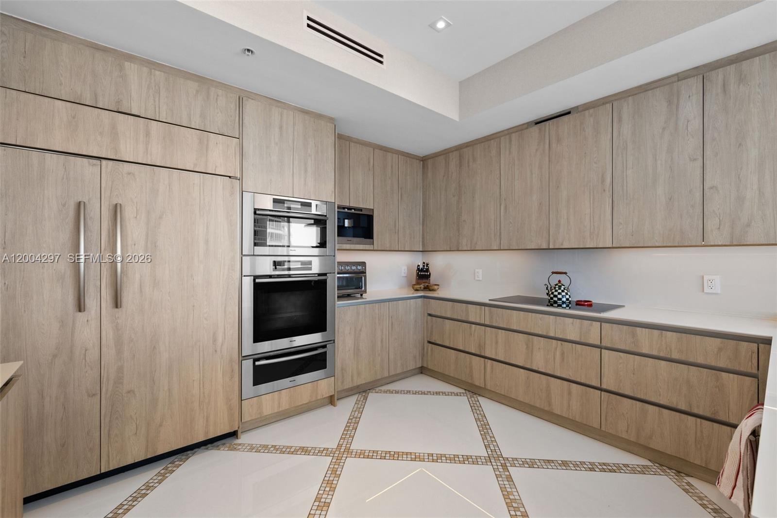 CONTINUUM ON SOUTH BEACH - Residential Lease