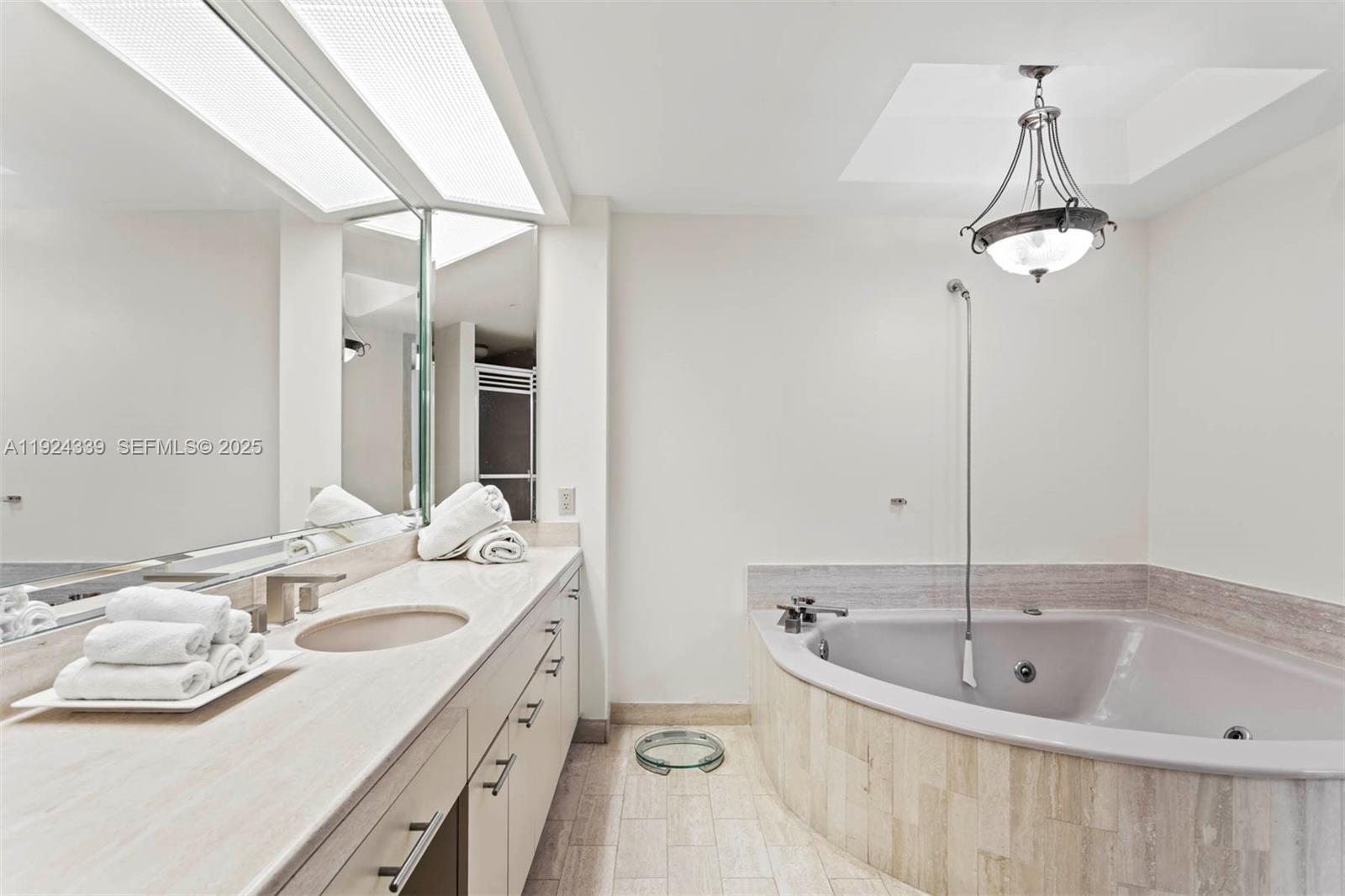 MARINA TOWER CONDO - Residential