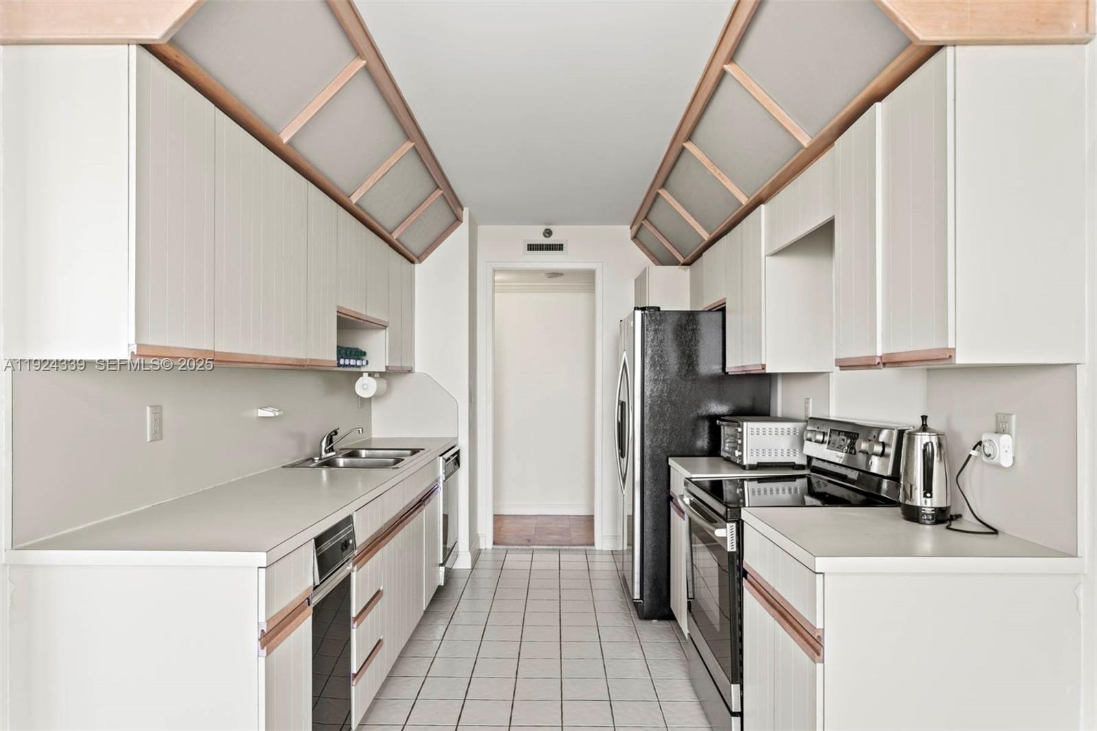 MARINA TOWER CONDO - Residential