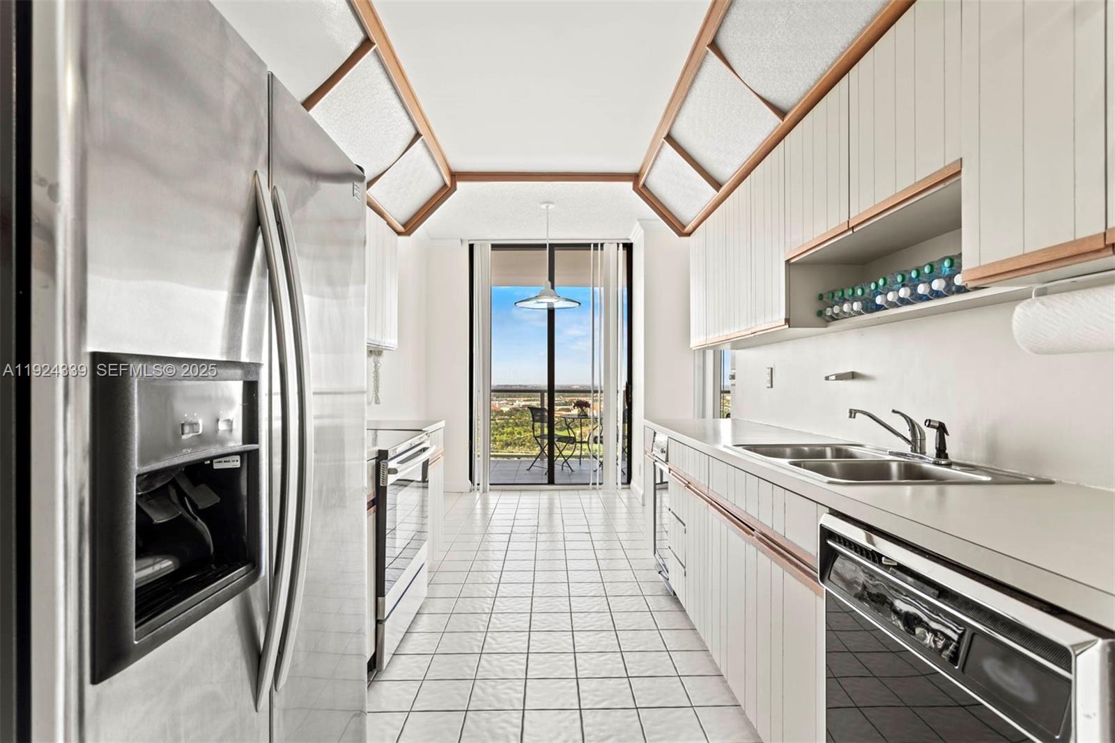 MARINA TOWER CONDO - Residential